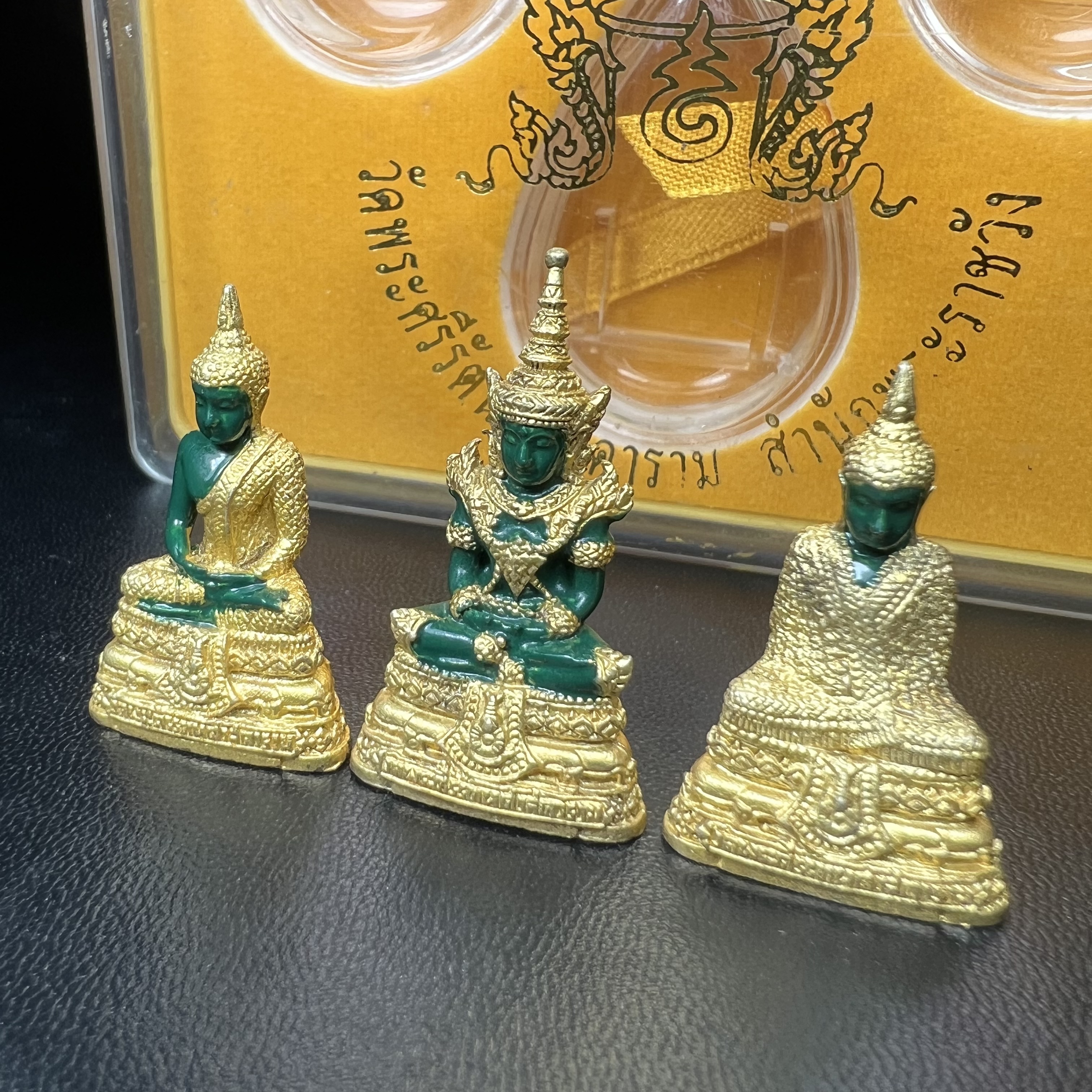 พระพุทธมหามณีรัตนปฏิมากร(พระแก้วมรกต) วัดพระศรีรัตนศาสดาราม สำนักพระราชวัง จัดสร้าง ชุด3 ฤดู ร้อน ฝน หนาว(บรรจุมวลสารใต้ฐาน)