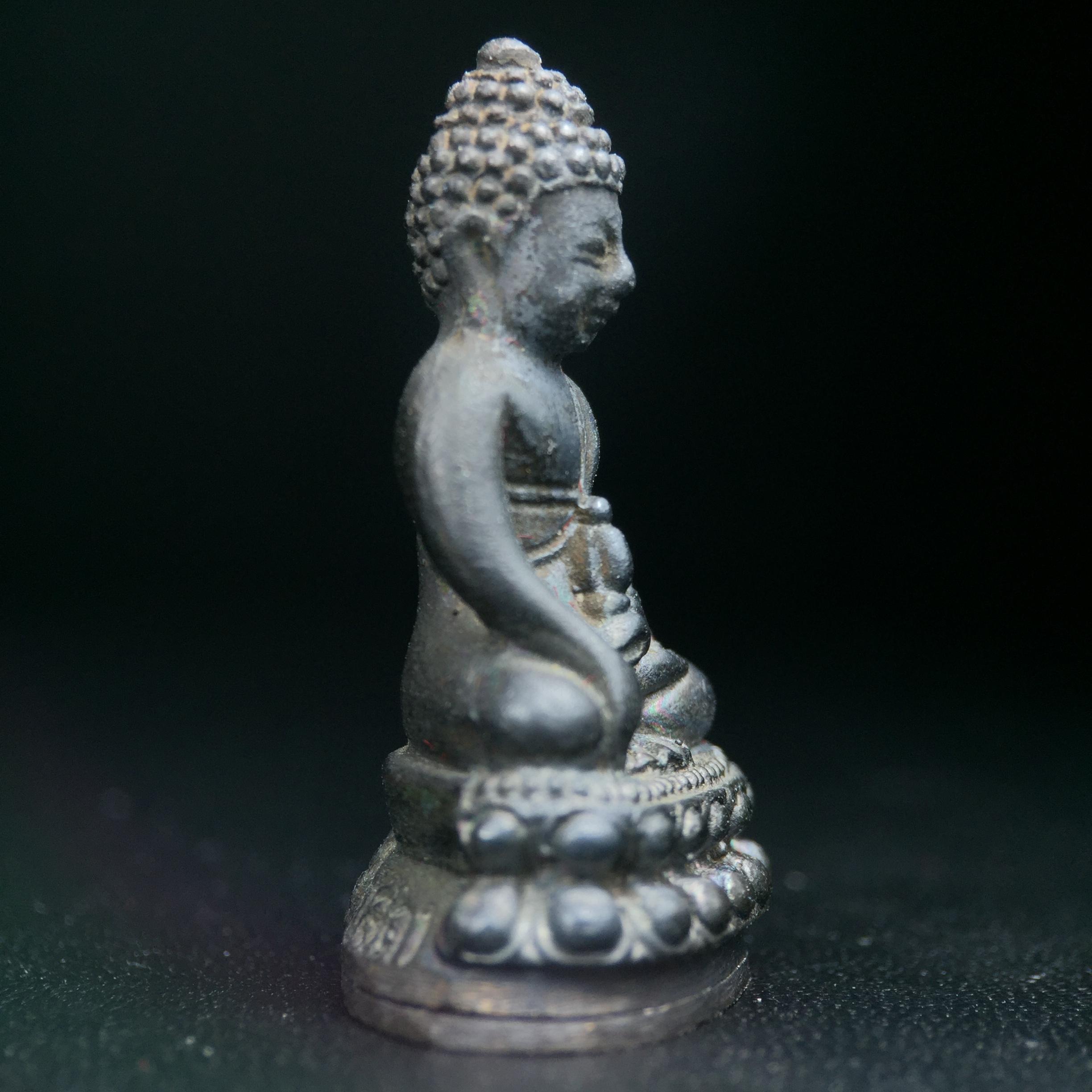 พระกริ่งศาสดา ภปร. วัดบวรนิเวศวิหาร ปี 2532 จัดสร้างในโอกาสสองทศวรรษรามาธิบดี เพื่อศูนย์การแพทย์สิริกิติ์ เนื้อเงิน+เนื้อนวโลหะ(1ชุดรวม 2 องค์) (พิธีใหญ่ มวลสารมงคล สวยงามเข้มขลัง)สมเด็จพระญาณสังวร สมเด็จพระสังฆราชฯเสด็จเททอง