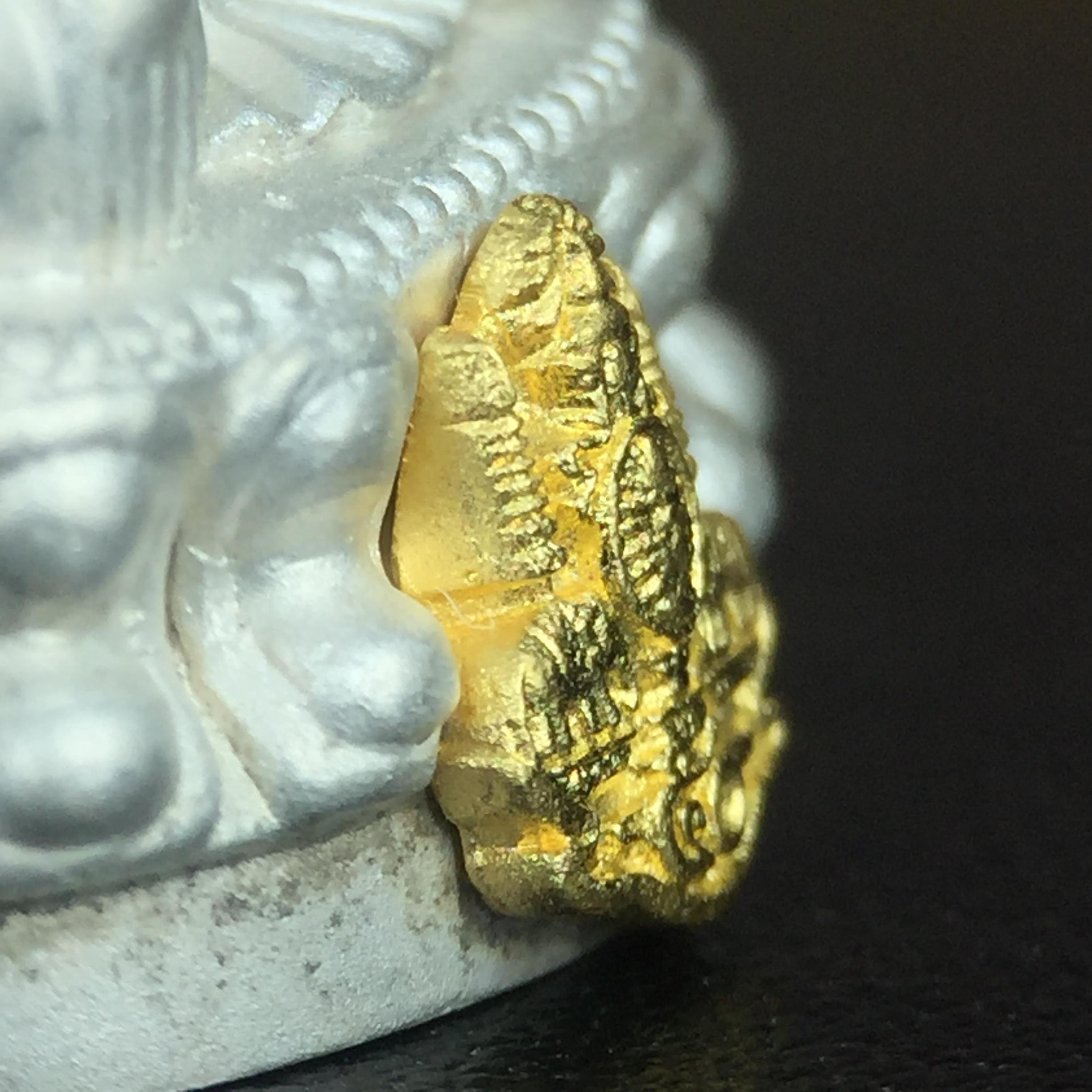 พระกริ่งสมเด็จญาณ วัดบวรนิเวศวิหาร เนื้อเงินบริสุทธิ์ 92.5% ตรากาญจนาภิเษกทองคำ(เนื้อทองคำแท้) พระราชทานแจกเมื่อ 3 ตุลาคม 2538 จัดสร้างในวโรกาส สมเด็จพระญาณสังวร สมเด็จพระสังฆราช ฉลองพระชนมายุครบ 82 พรรษา และฉลองครองราชสมบัติครบ 50 ปี รัชกาลที่ 9(หายาก)