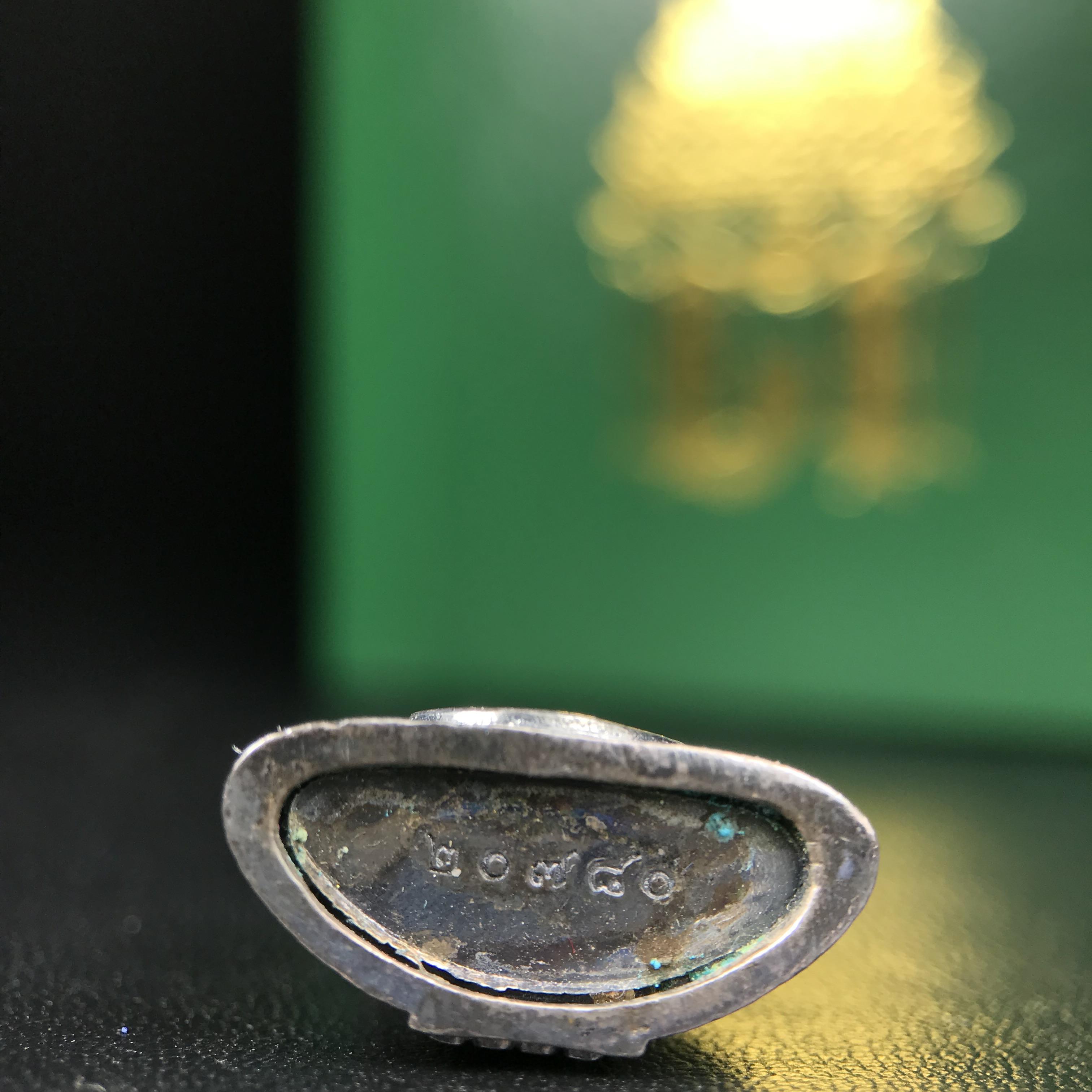 พระพุทธโสธร รุ่น กศก. 120 ปี เนื่องในโอกาสครบ 120 ปี กรมศุลกากร กระทรวงการคลัง จัดสร้าง ปี 2537 เนื้อเงินบริสุทธิ์ 99.9% ผิวขัดเงาลงดำ(เข้มขลัง)(งานบริษัท แพรนด้า จิวเวลรี่)สวยงดงาม ทรงคุณค่า