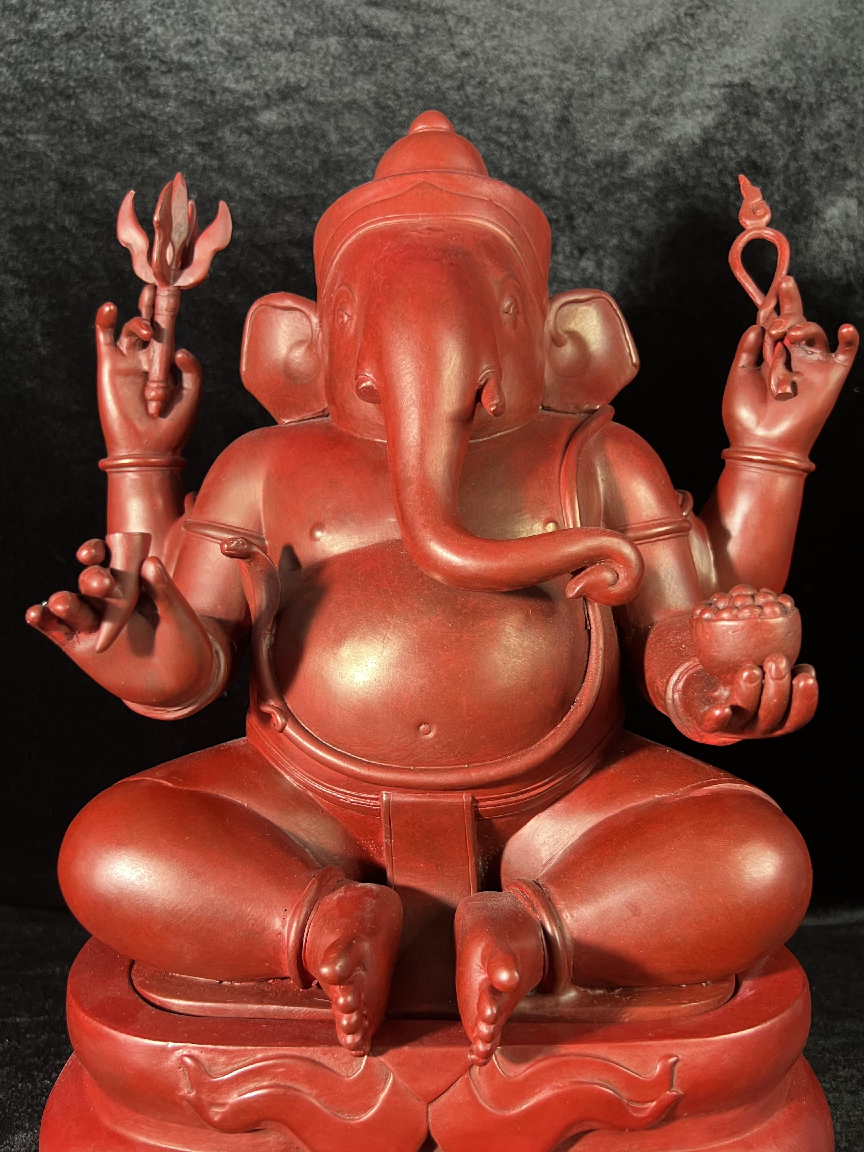 พระพิฆเนศวร 65 ปี คณะจิตรกรรมฯ มหาวิทยาลัยศิลปากร ปี 2551 ขนาดบูชาลอยองค์ หน้าตัก 9 นิ้ว(เนื้อสำริดแดงพลาติน่า)***สีแดงหายาก*** ออกแบบและปั้นโดย รองศาสตราจารย์วิชัย สิทธิรัตน์ ปัจจุบันดำรงตำแหน่งทางวิชาการเป็นศาตราจารย์ ศิลปินแห่งชาติสาขาประติมากรรม