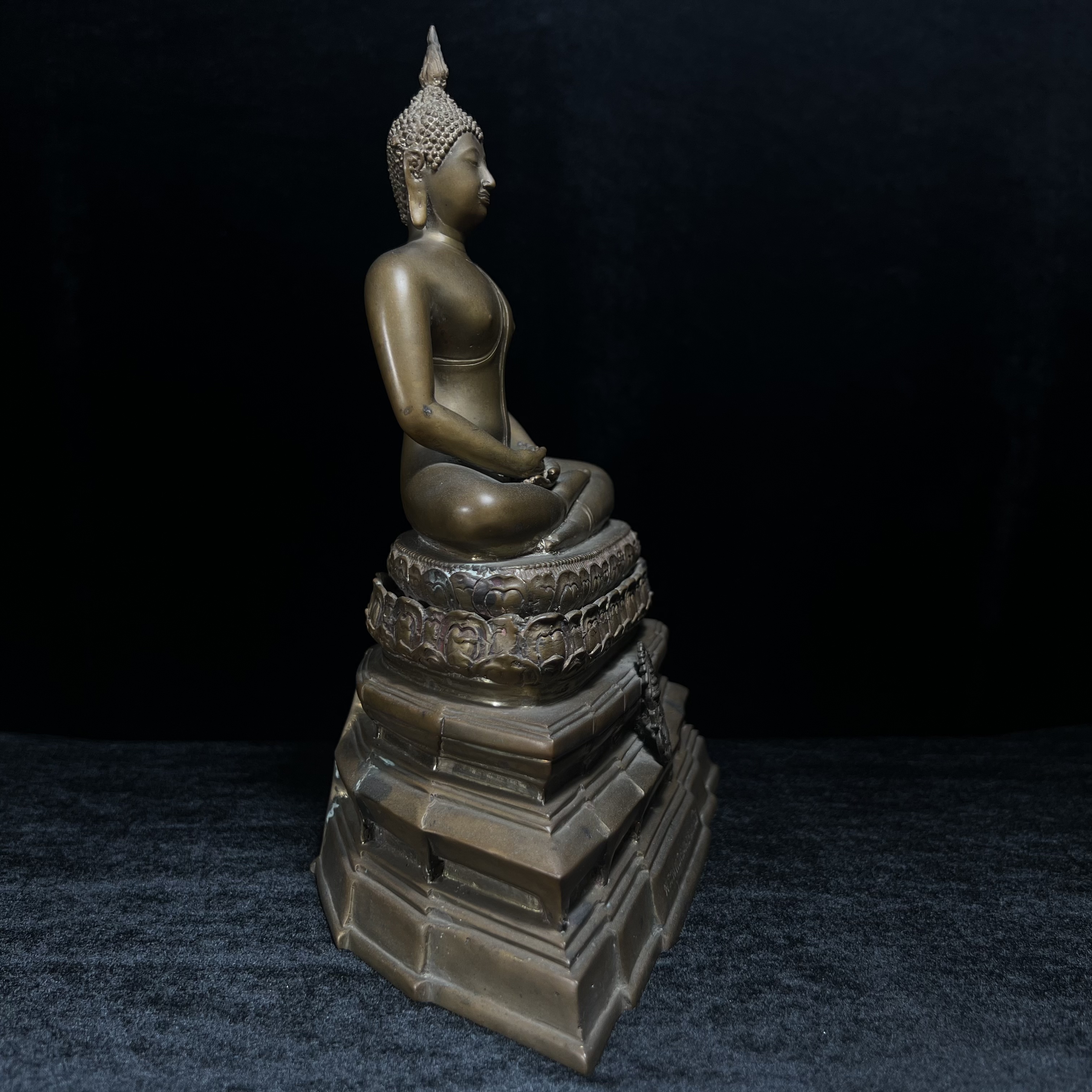 พระพุทธคมนาคมบพิธ (พระพุทธสิหิงค์จำลอง) ภปร. ครบรอบ 84 ปี กระทรวงคมนาคม พ.ศ.2539 หน้าตัก 5 นิ้ว เนื้อลำอู่แดง(หายาก)