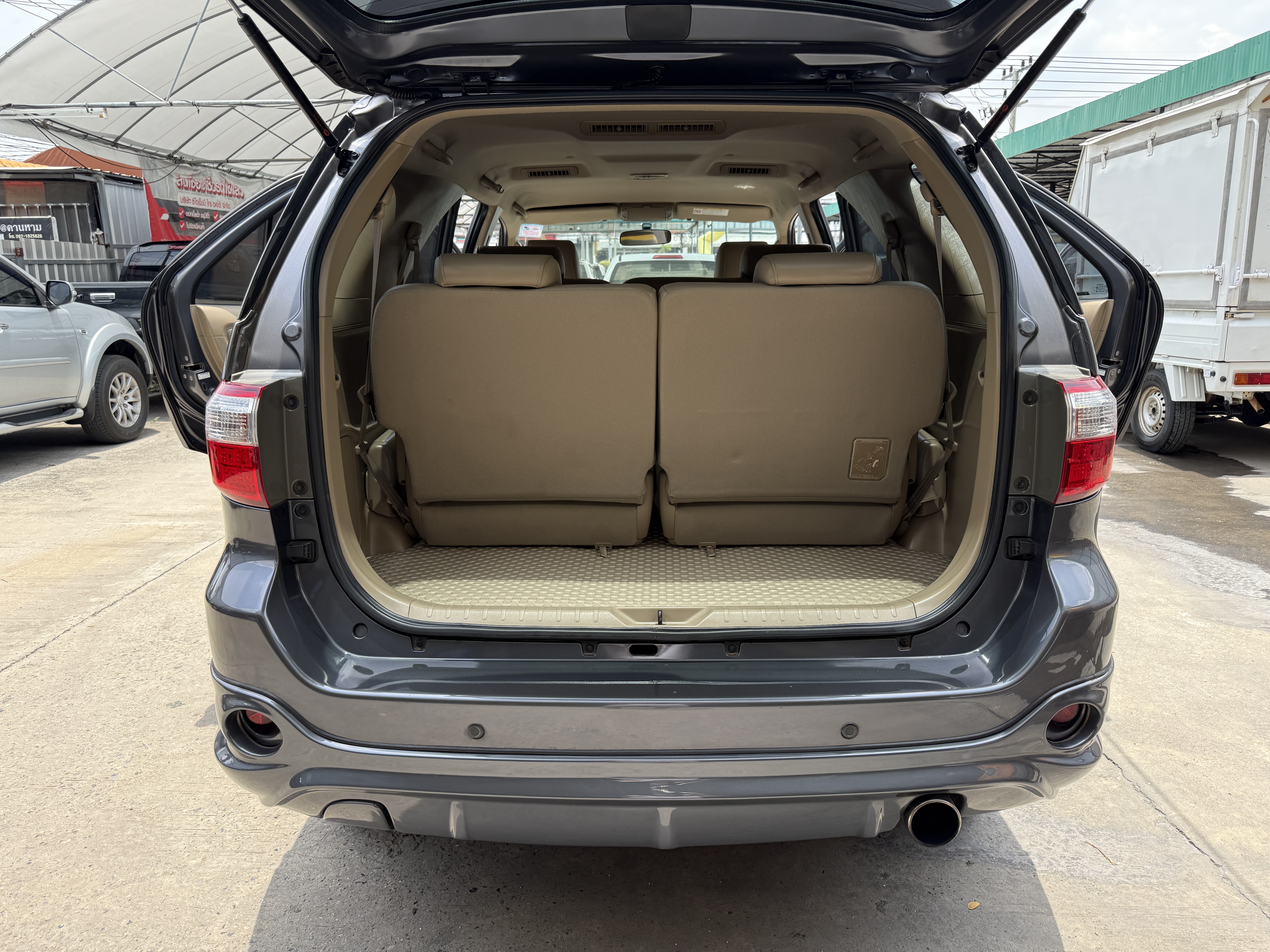 Toyota Fortuner 3.0 V 2WD At 2011 เทาดำ