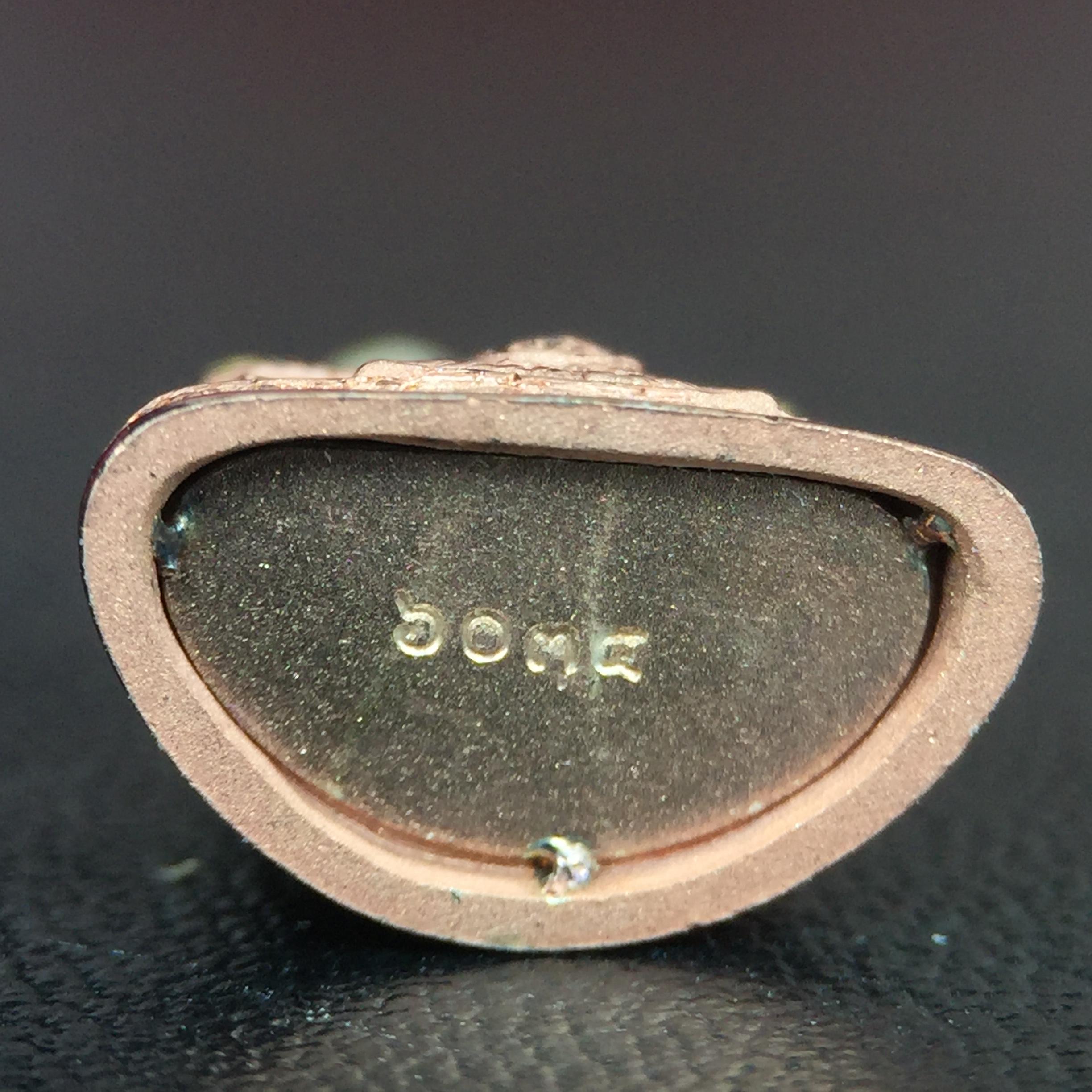 พระแก้วมรกต ภปร.(รุ่นแรก) ปี2545 รุ่นฉลองกรุงรัตนโกสินทร์ครบ 220 ปี พิมพ์ลอยองค์เล็ก เนื้อเงินบริสุทธิ์ 92.5% (สามกษัตริย์) ขนาด 10*19 มม. พร้อมกล่องบรรจุเดิม สวยครบสมบูรณ์