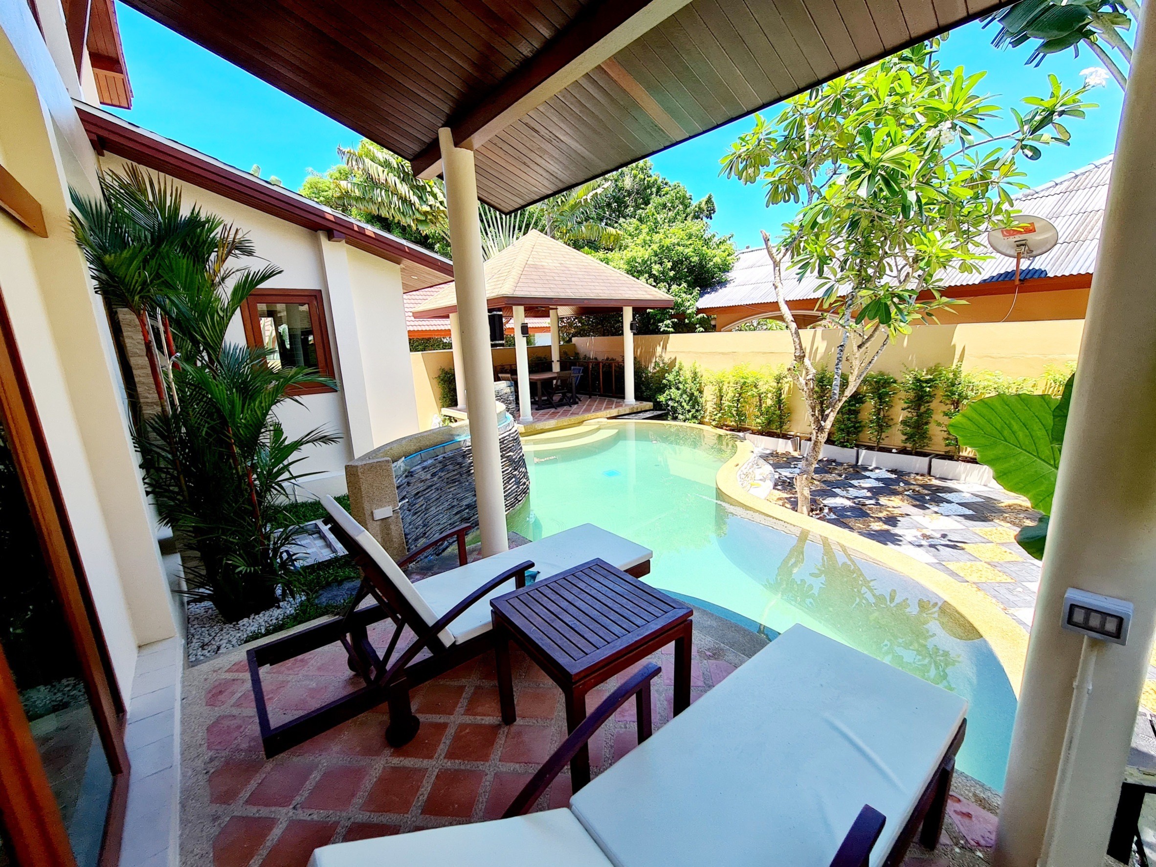 For Rent : Rawai, Stand alone pool villa, 3 bedrooms 4 bathrooms