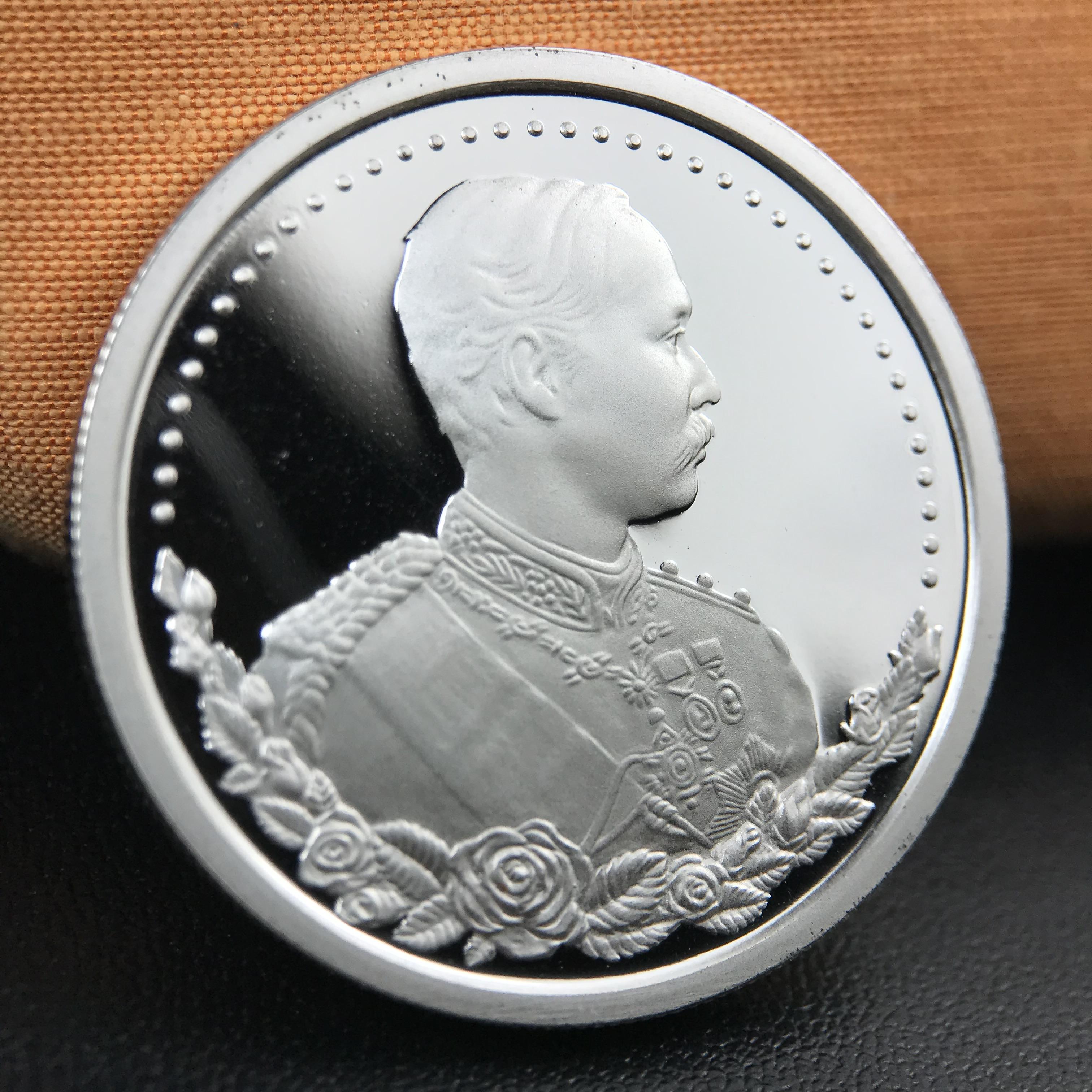 เหรียญรัชกาลที่ 5 หลัง 12 นักษัตริย์ รุ่นมหาลาภ ปี 2539 เนื้อเงินขัดเงา บล็อกนอก(เพิร์ธ)ออสเตรเรีย ขนาด 3.2 ซ.ม. กล่องบรรจุเดิมครบสมบูรณ์สวยงาม พิธีพุทธาภิเษก ณ.พระอุโบสถ วัดพระแก้ว สมเด็จพระญาณสังวร สมเด็จพระสังฆราช เป็นประธานพิธี