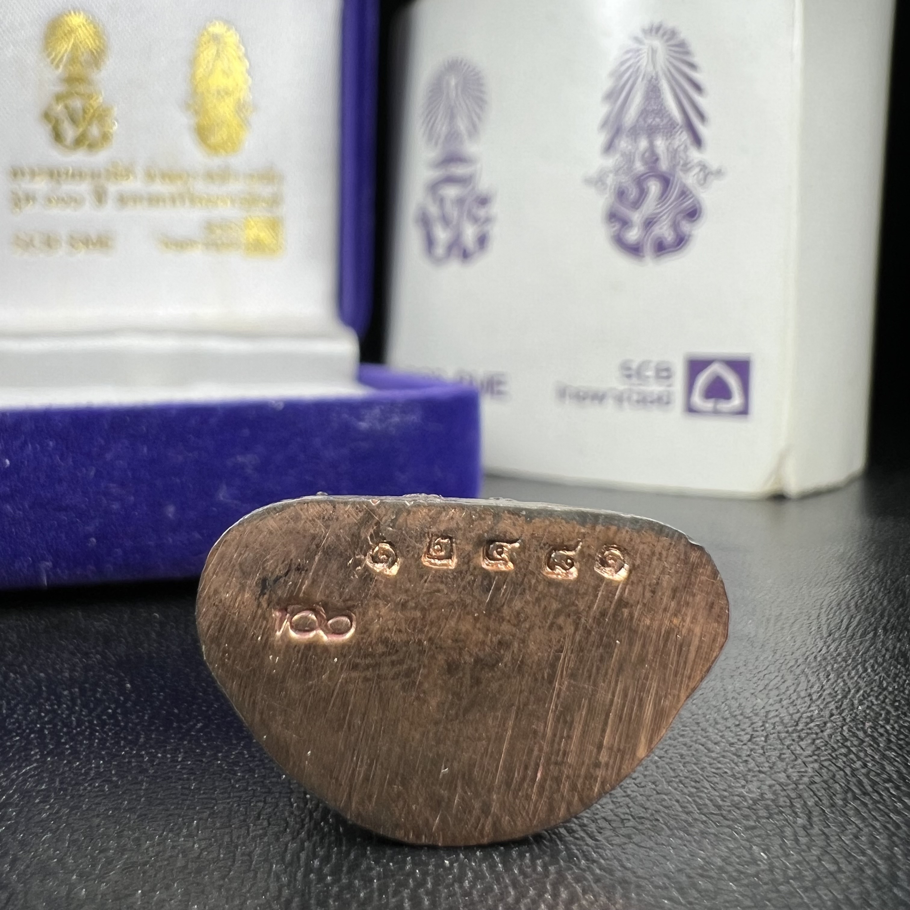 พระกริ่งพระพุทธนรสีห์ จปร.+ภปร. ครบรอบ 100 ปี ธนาคารไทยพาณิชย์ เนื้อนวโลหะ ปี 2550 สมเด็จพระเทพรัตนราชสุดาฯ เสด็จเป็นองค์ประธานในพิธีเททอง(พุทธศิลป์งดงาม)ด้านหน้าฐานประดับด้วยตราสัญลักษณ์พระปรมาภิไธยย่อ "จปร" และ "ภปร" เคียงคู่กันเป็นค