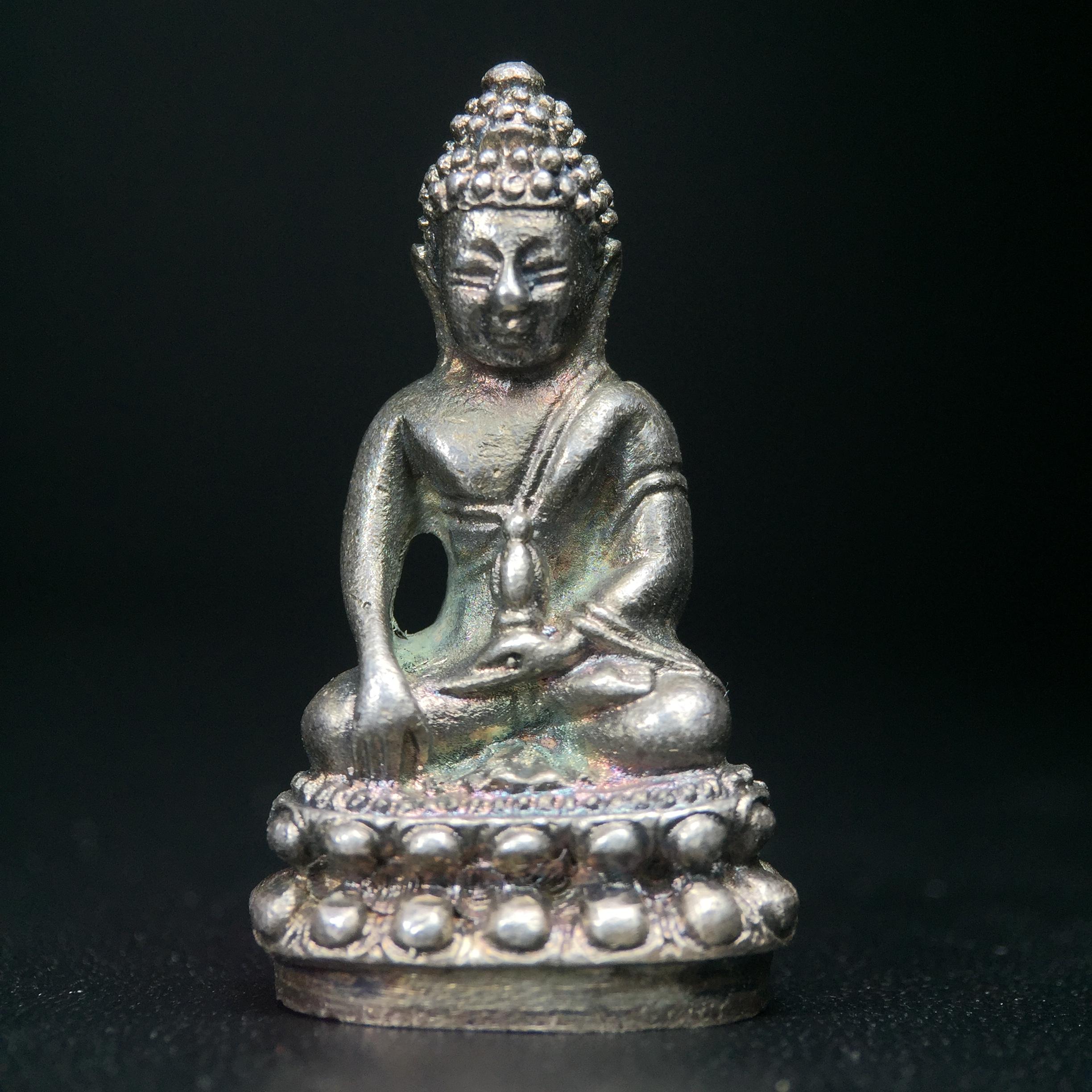 พระกริ่งศาสดา ภปร. วัดบวรนิเวศวิหาร ปี 2532 จัดสร้างในโอกาสสองทศวรรษรามาธิบดี เพื่อศูนย์การแพทย์สิริกิติ์ เนื้อเงิน+เนื้อนวโลหะ(1ชุดรวม 2 องค์) (พิธีใหญ่ มวลสารมงคล สวยงามเข้มขลัง)สมเด็จพระญาณสังวร สมเด็จพระสังฆราชฯเสด็จเททอง