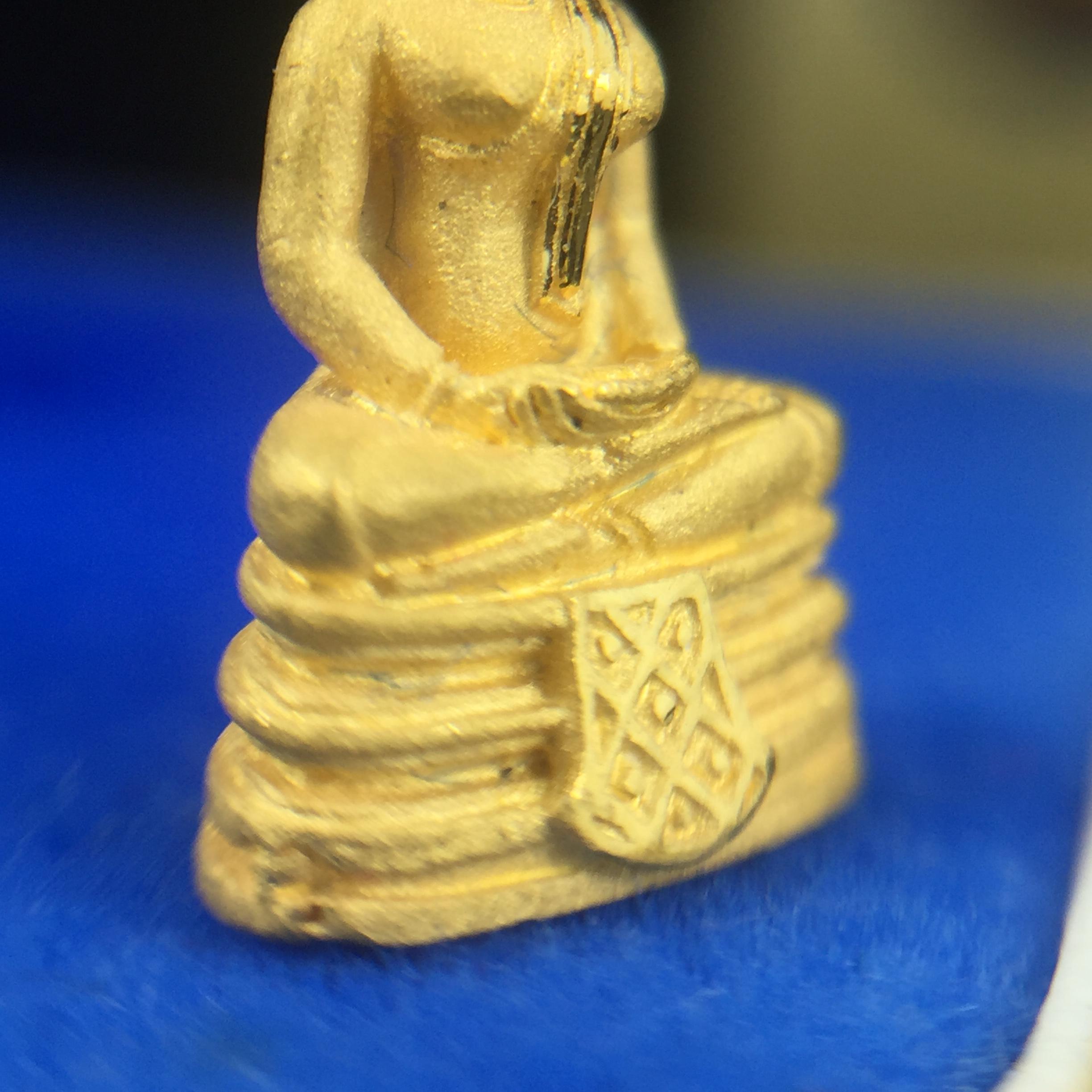 พระพุทธโสธร(หลวงพ่อโสธร) รุ่นสร้างอุโบสถ ปี2539 เนื้อทองคำ ลอยองค์พิมพ์เล็ก(หายาก) สภาพสวยเดิมกล่องบรรจุการ์ดใบรับรองเดิมครบสมบูรณ์