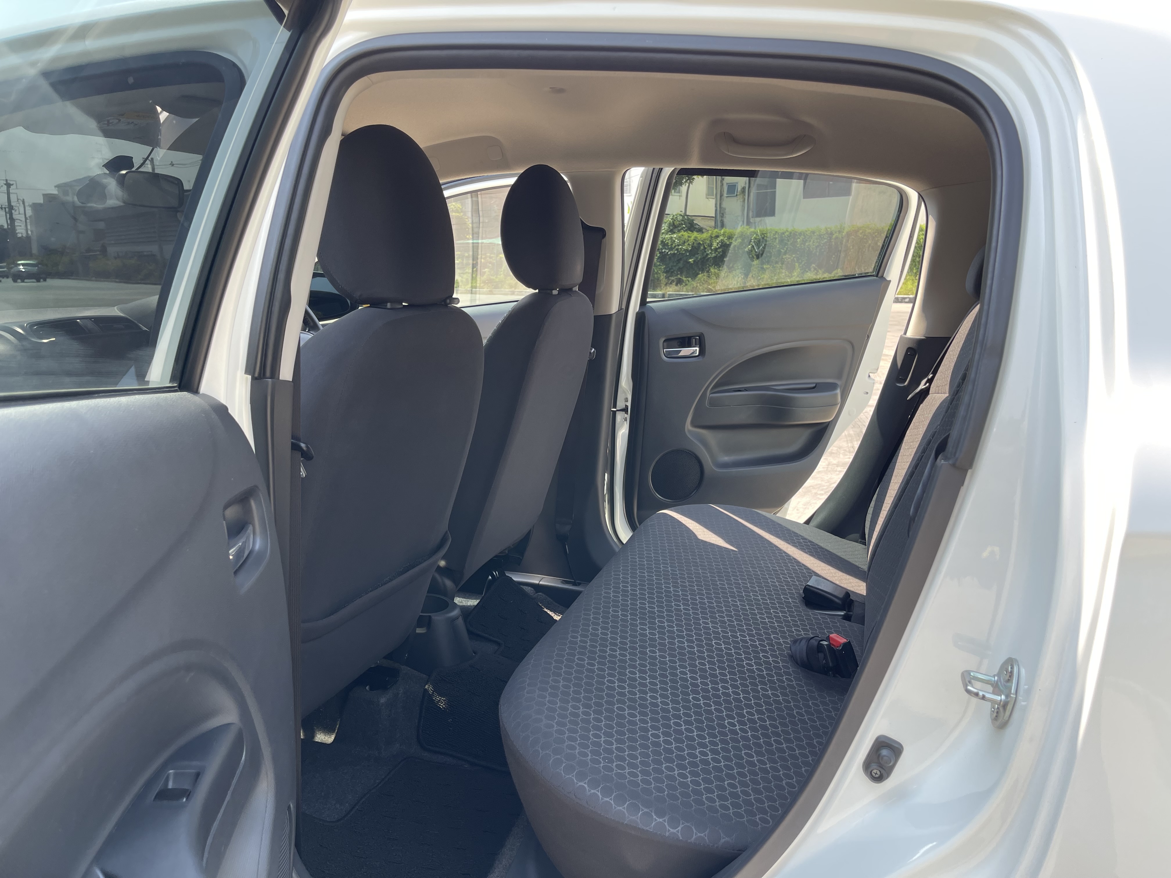 Mitsubishi Mirage 1.2 GLS At 2015 ขาว