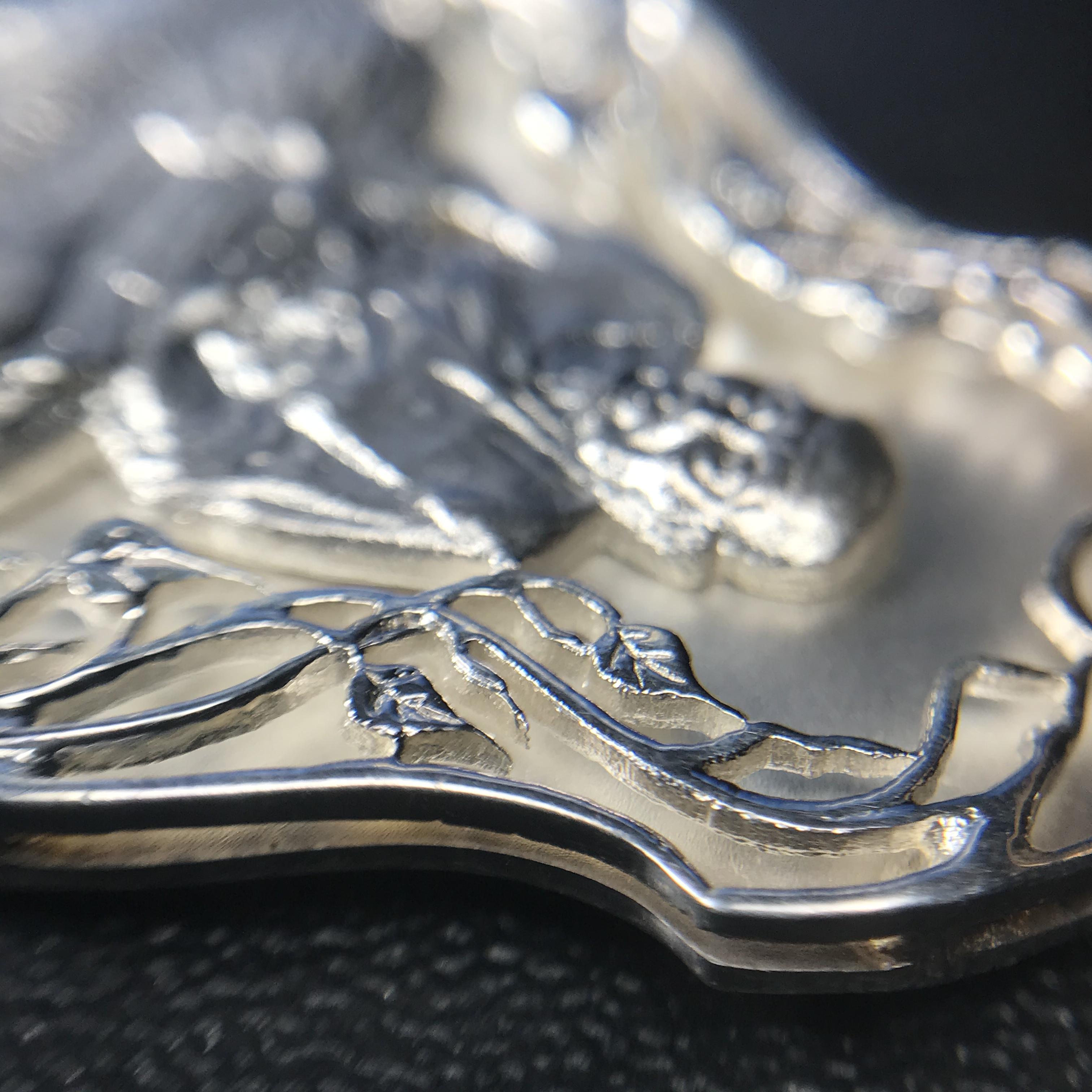 เหรียญหลวงปู่ทวด พระนามาภิไธย สก. แบบงานฉลุโบราณ(HAND MADE) ปี 2544 เนื้อเงิน(1 ใน 2000 เหรียญ)