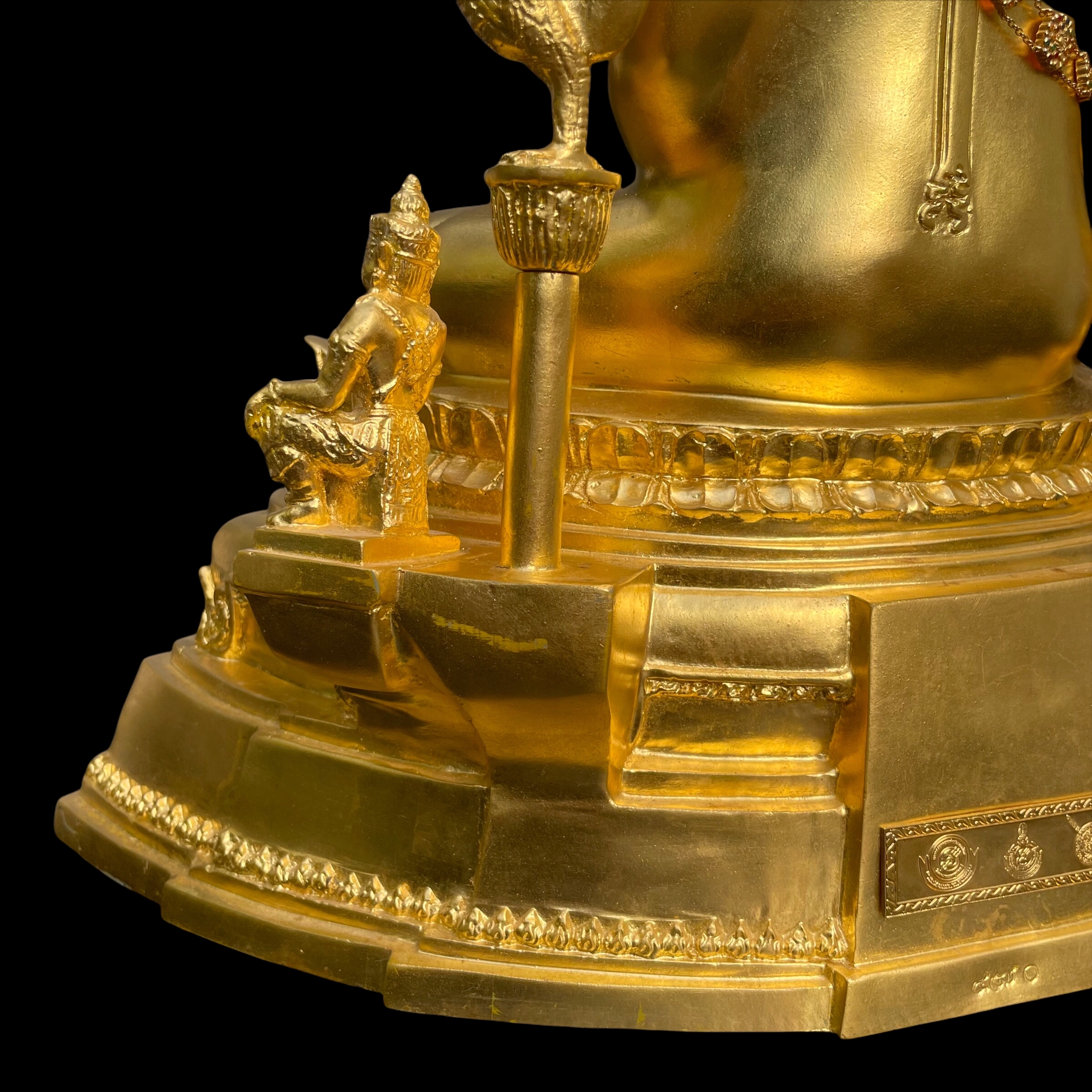 พระพุทธชินราช(จำลอง)ภปร. 84พรรษา เนื้อโลหะ ลงรักปิดทอง 100% ขนาดหน้าตัก 9 นิ้ว(ใต้ฐานบรรจุพระพุทธชินราชเนื้อผงพระราชทานมวลสาร จิตรลดาและเส้นพระเจ้า(เส้นผม))