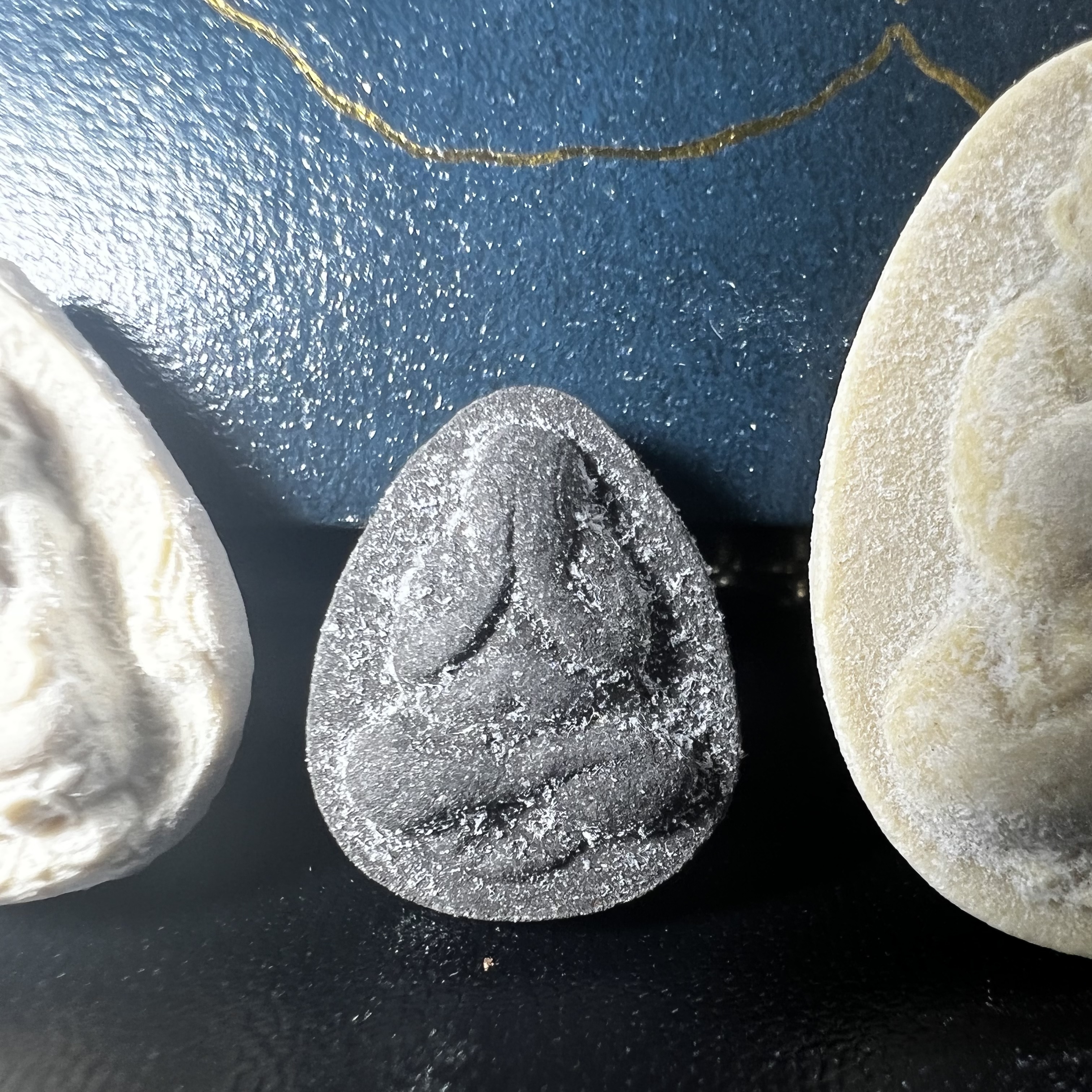 พระปิดตา รุ่นแรก ชุดกรรมการ ชุดมงคลการบำเพ็ญกุศลอายุครบ 6 รอบ(72 พรรษา) สมเด็จพระญาณสังวร วัดบวรนิเวศวิหาร วันที่ 2-3 ตุลาคม 2528 (1ชุดประกอบด้วยพระเนื้อผง 4 รายการ)ชุดกรรมการพร้อมกล่องบรรจุเดิมครบสมบูรณ์(หายาก)