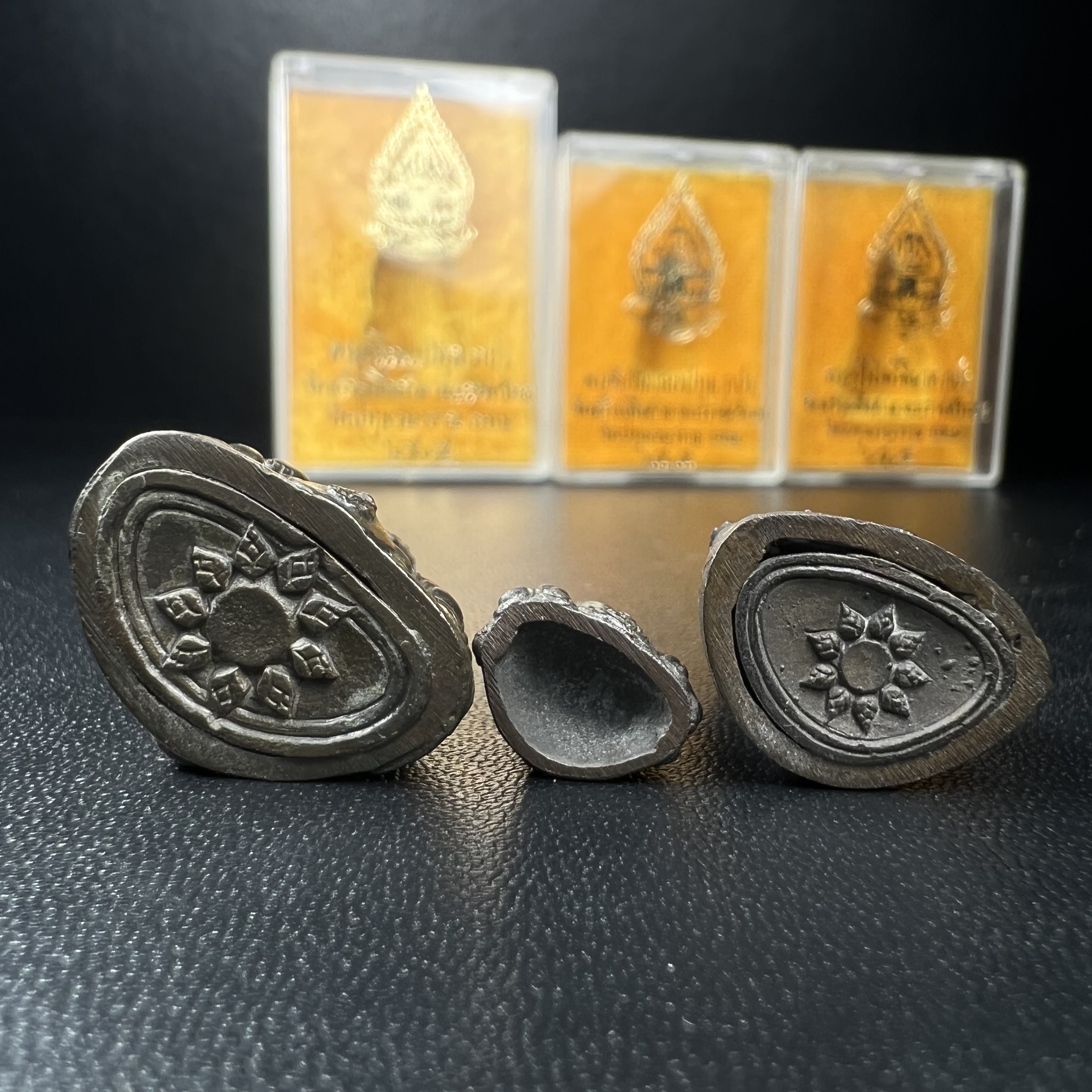 พระกริ่งนวปทุม ภปร.-พระชัยวัฒน์นวปทุม ภปร.-พระกริ่งไพรีพินาศ ภปร. รุ่นแรก วัดปทุมวนาราม ครบชุดเนื้อนวโลหะ ปี2535(ในหลวงรัชกาลที่9เสด็จเททอง)(1ใน3000ชุด)หายาก***เก็บทีเดียวครบชุดไปเลยรุ่นนี้ แนะนำ....ตอนนี้หายากแล้ว***