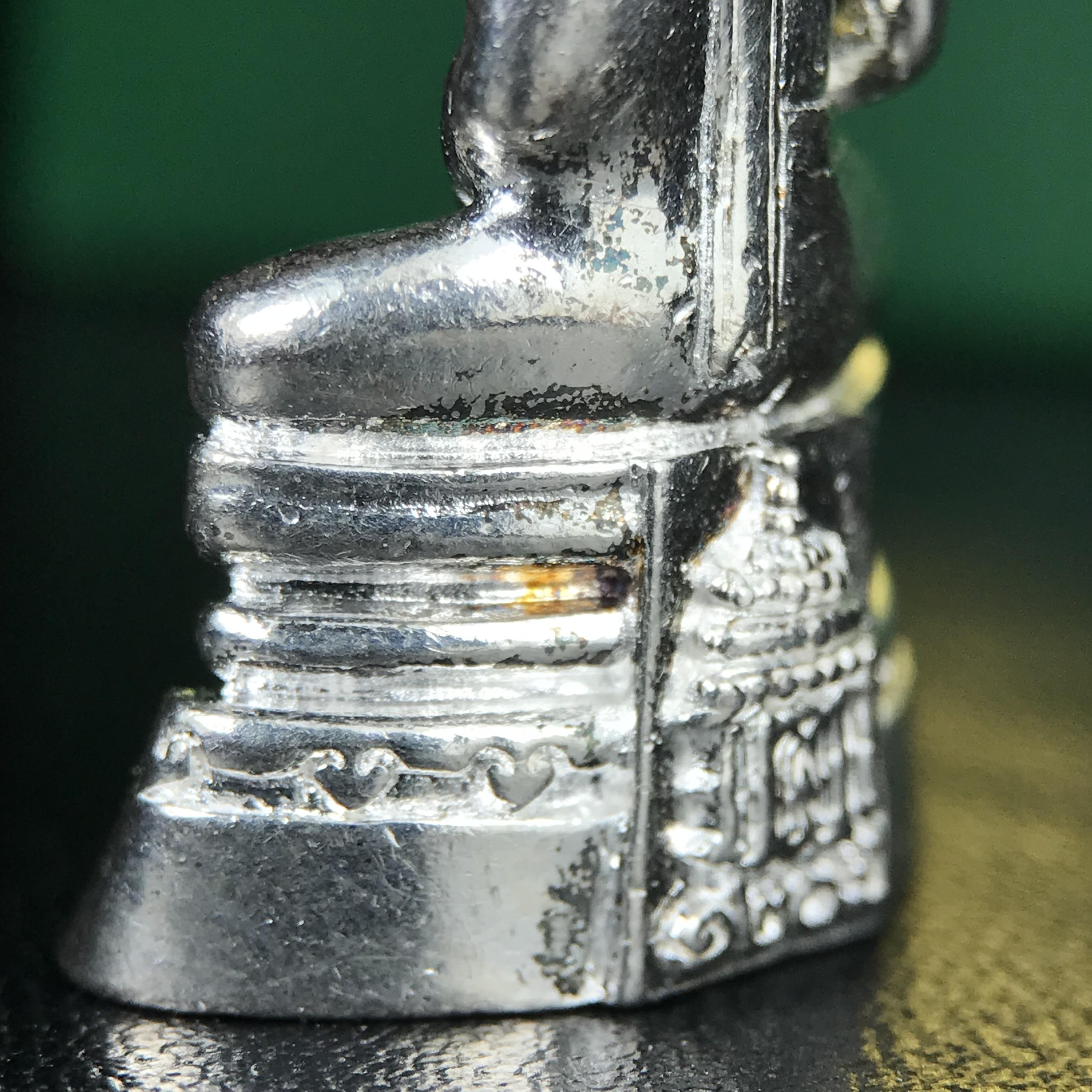 พระพุทธโสธร รุ่น กศก. 120 ปี เนื่องในโอกาสครบ 120 ปี กรมศุลกากร กระทรวงการคลัง จัดสร้าง ปี 2537 เนื้อเงินบริสุทธิ์ 99.9% ผิวขัดเงา(งานบริษัท แพรนด้า จิวเวลรี่)สวยงดงาม ทรงคุณค่า