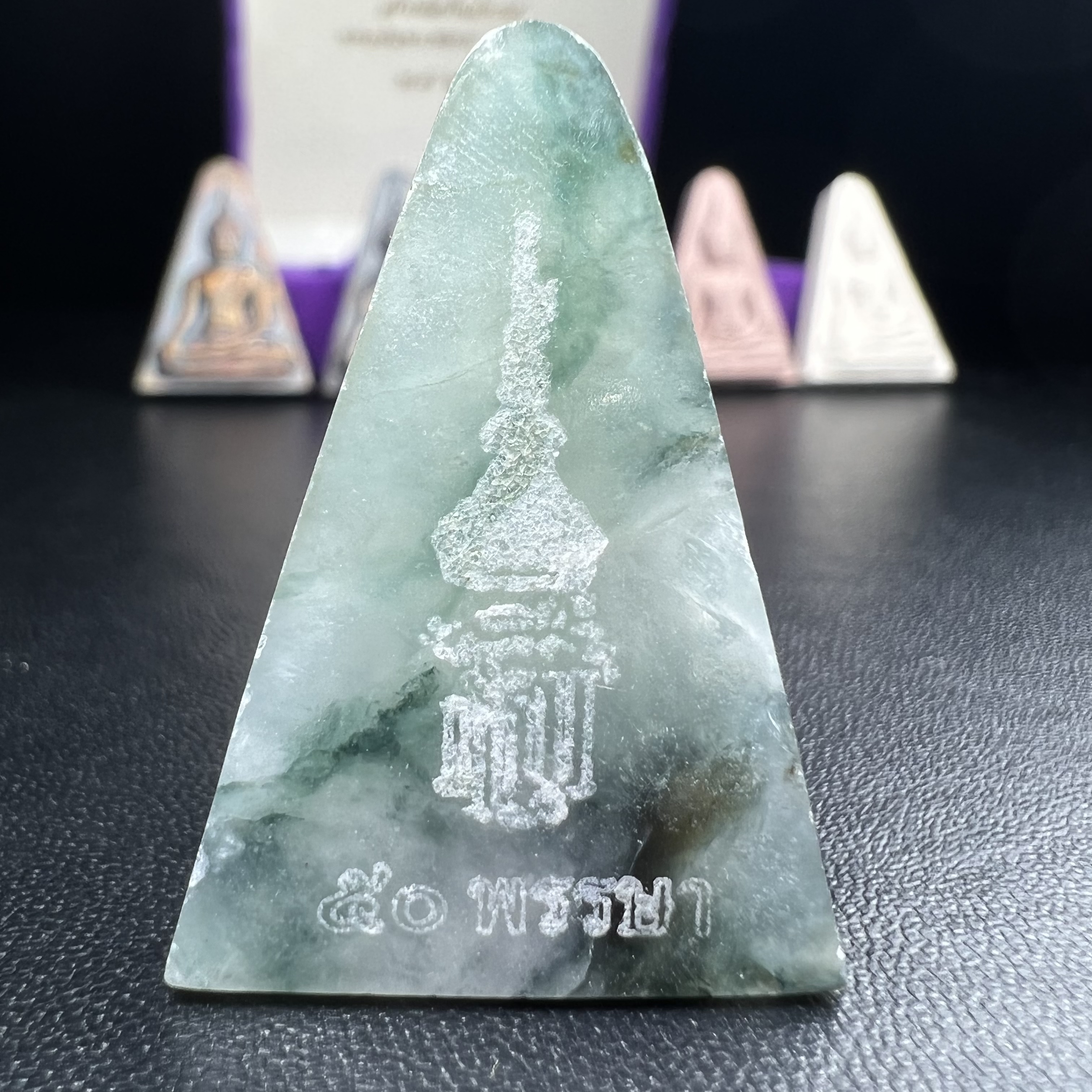 พระนางพญาเสน่ห์จันทร์ สธ. สร้างในวโรกาสทรงเจริญพระชนมายุ 50 พรรษา สมเด็จพระเทพฯ พ.ศ.2548 ชุดพิเศษ (1 ใน 5000 ชุด)หายาก