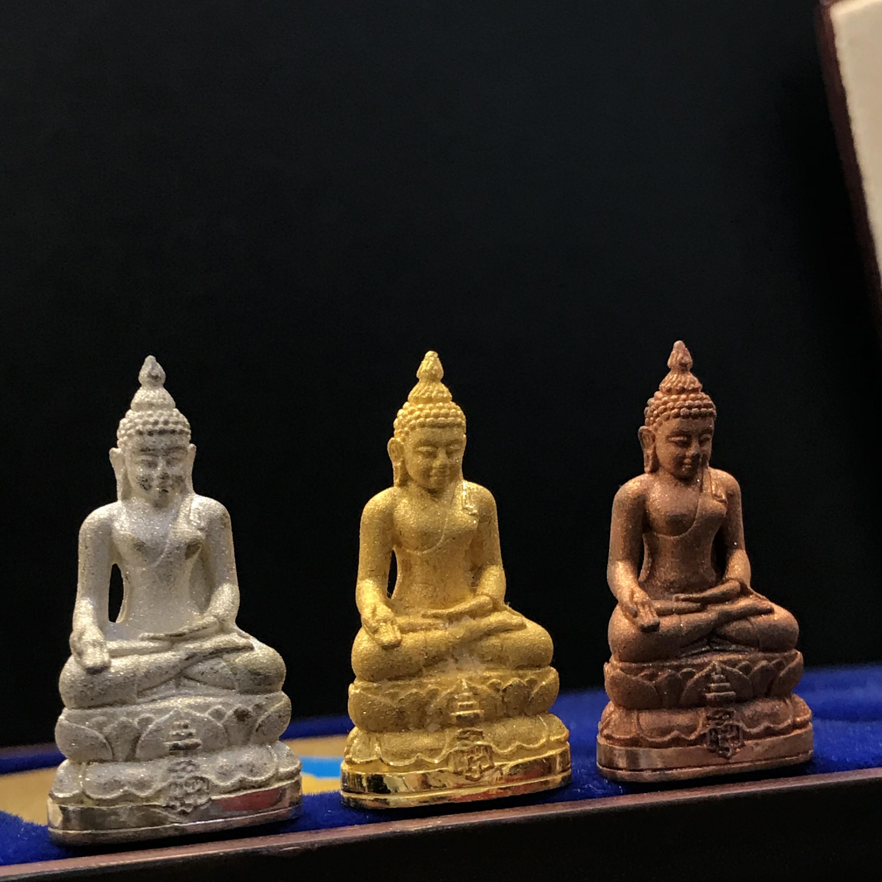 พระกริ่งไพรีพินาศ ญสส. รุ่นกาญจนาภิเษก ชุดทองคำ ปี2539 วัดบวรนิเวศ สภาพสวยพร้อมกล่องเดิม(1ใน939ชุด)