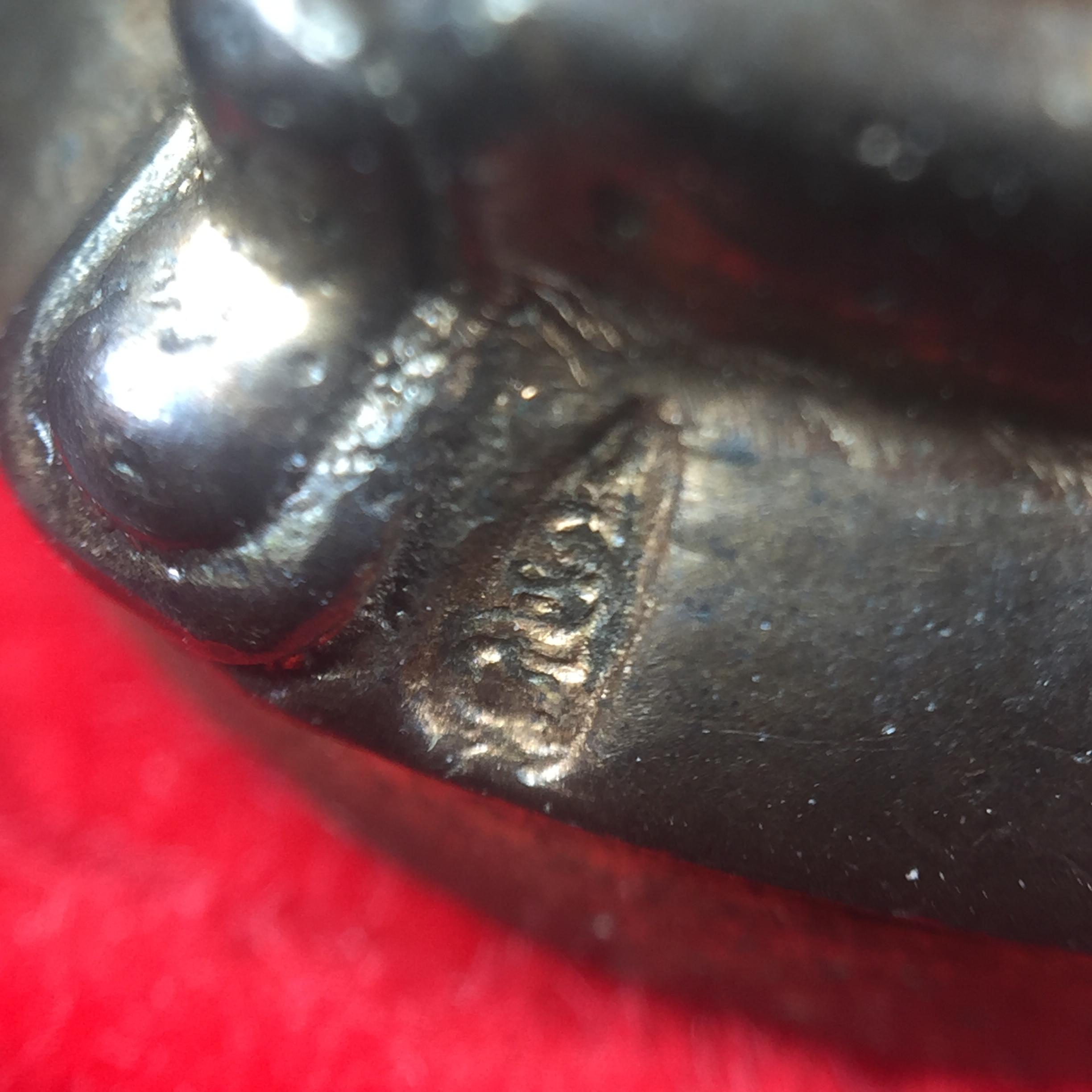 พระกริ่ง-พระชัยวัฒน์ ปวเรศ ปี2530 วัดบวรนิเวศราชวรวิหาร(องค์พระชัยวัฒน์เลี่ยมกรอบทองคำแท้)(ในหลวง ร.9 เสด็จเททอง)(บรรจุเส้นเกศาในหลวงรัชกาลที่9)พร้อมสูจิบัตรเดิมตอนจัดสร้าง(สภาพสวยครบสมบูรณ์) (องค์หน้าใหญ่)(องค์ทองทบ)แบบพิมพ์นิยมหายาก