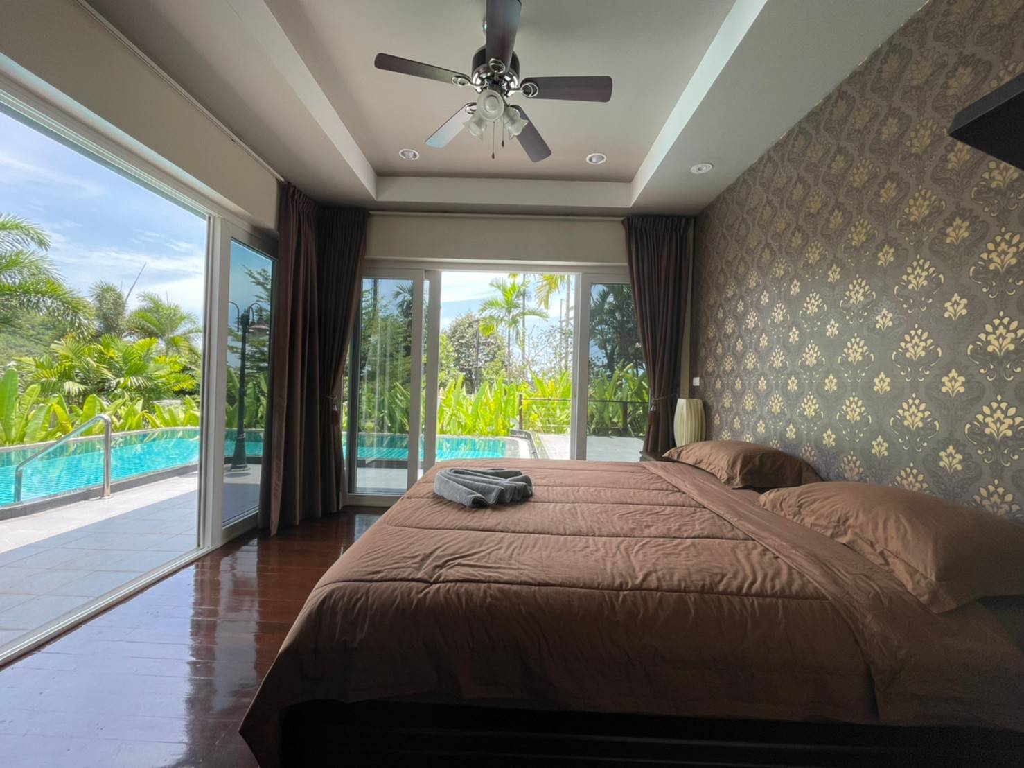 For Sale : Thalang-Yamu Luxury Pool Villa 3 Bedrooms 3 Bathrooms