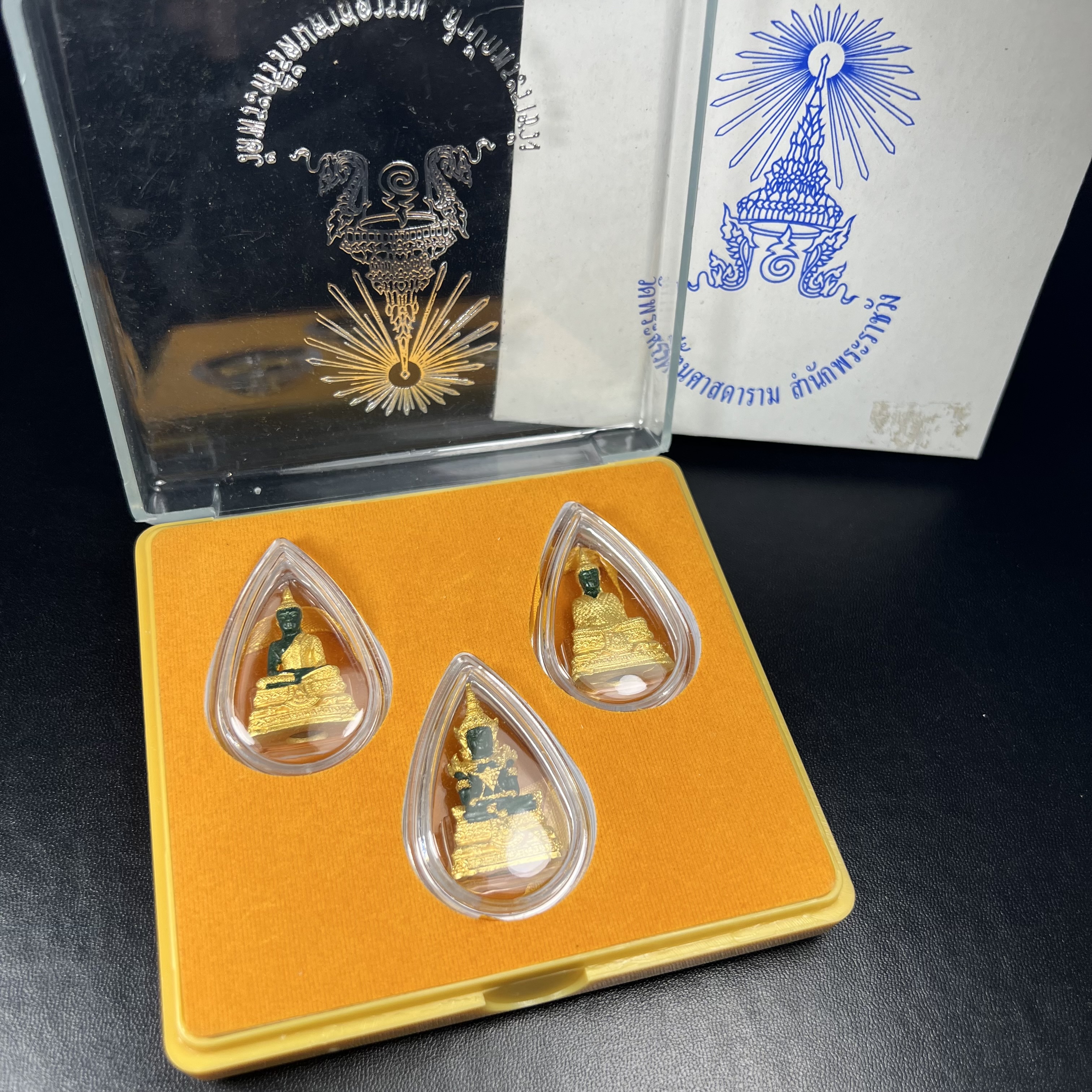 พระพุทธมหามณีรัตนปฏิมากร(พระแก้วมรกต) วัดพระศรีรัตนศาสดาราม สำนักพระราชวัง จัดสร้าง ชุด3 ฤดู ร้อน ฝน หนาว(บรรจุมวลสารใต้ฐาน)