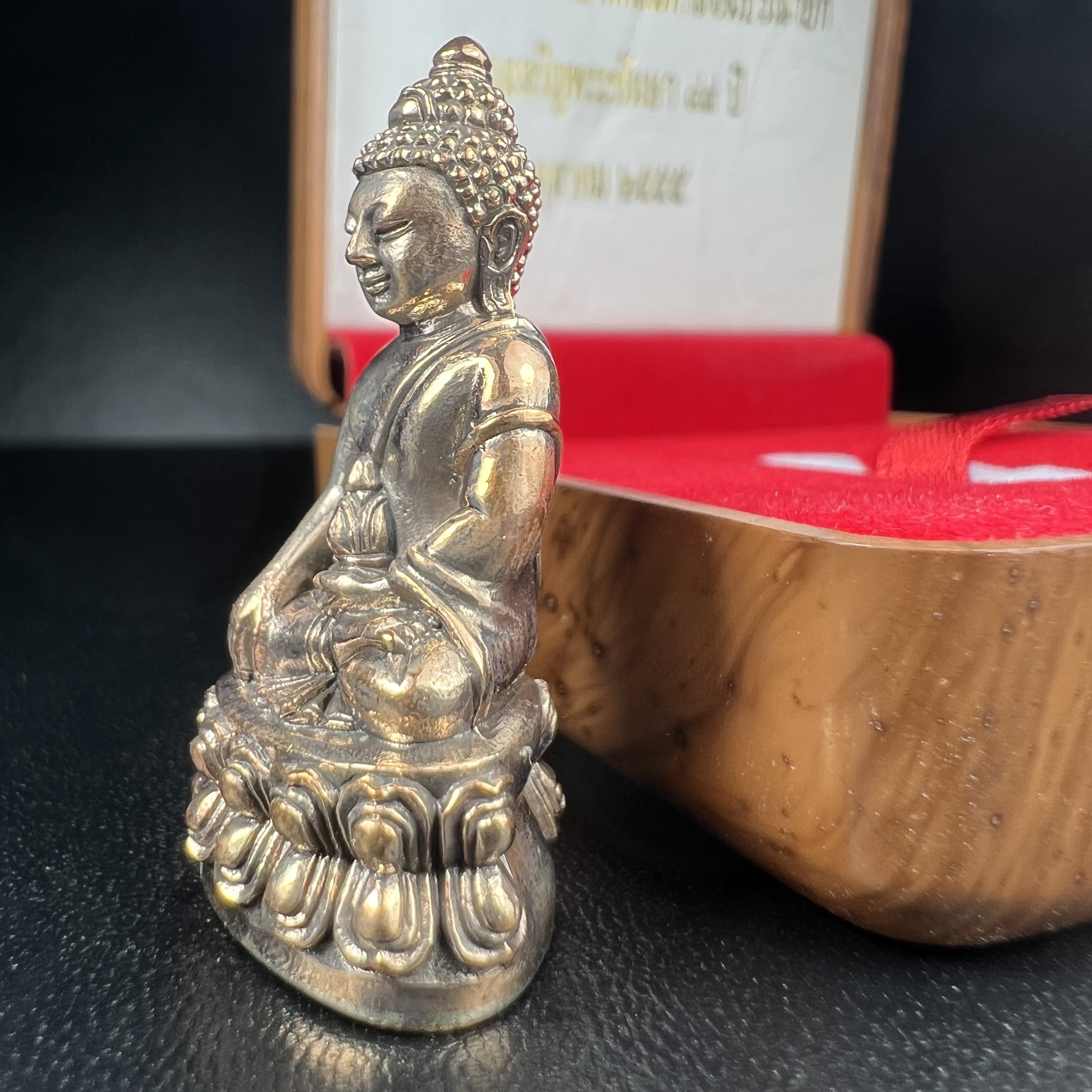 พระกริ่งที่ระลึก สมเด็จพระญาณสังวร สมเด็จพระสังฆราช สกลมหาสังฆปริณายก ทรงเจริญพระชันษา 99 ปี 3 ตุลาคม 2555 วัดบวรนิเวศวิหาร(ทรงพระราชทานใต้ฐานองค์พระกริ่งบรรจุเส้นพระเกศา)(1 ใน 999 องค์)