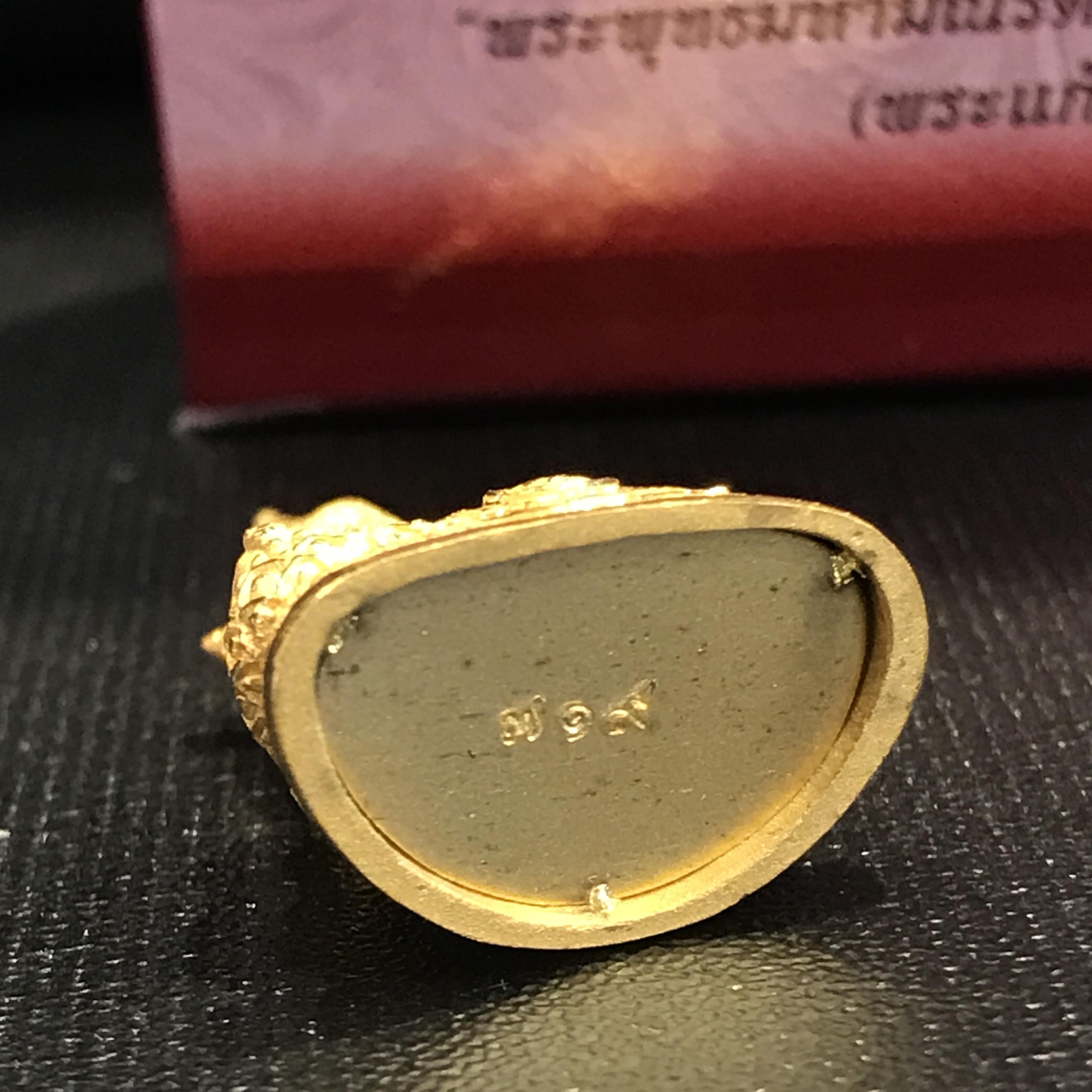 พระแก้วมรกต ภปร(รุ่นแรก) ปี45 รุ่นฉลองกรุงรัตนโกสินทร์ครบ 220 ปี หล่อลอยองค์ เนื้อทองคำครบสมบูรณ์(สวยงามและหายากมาก)