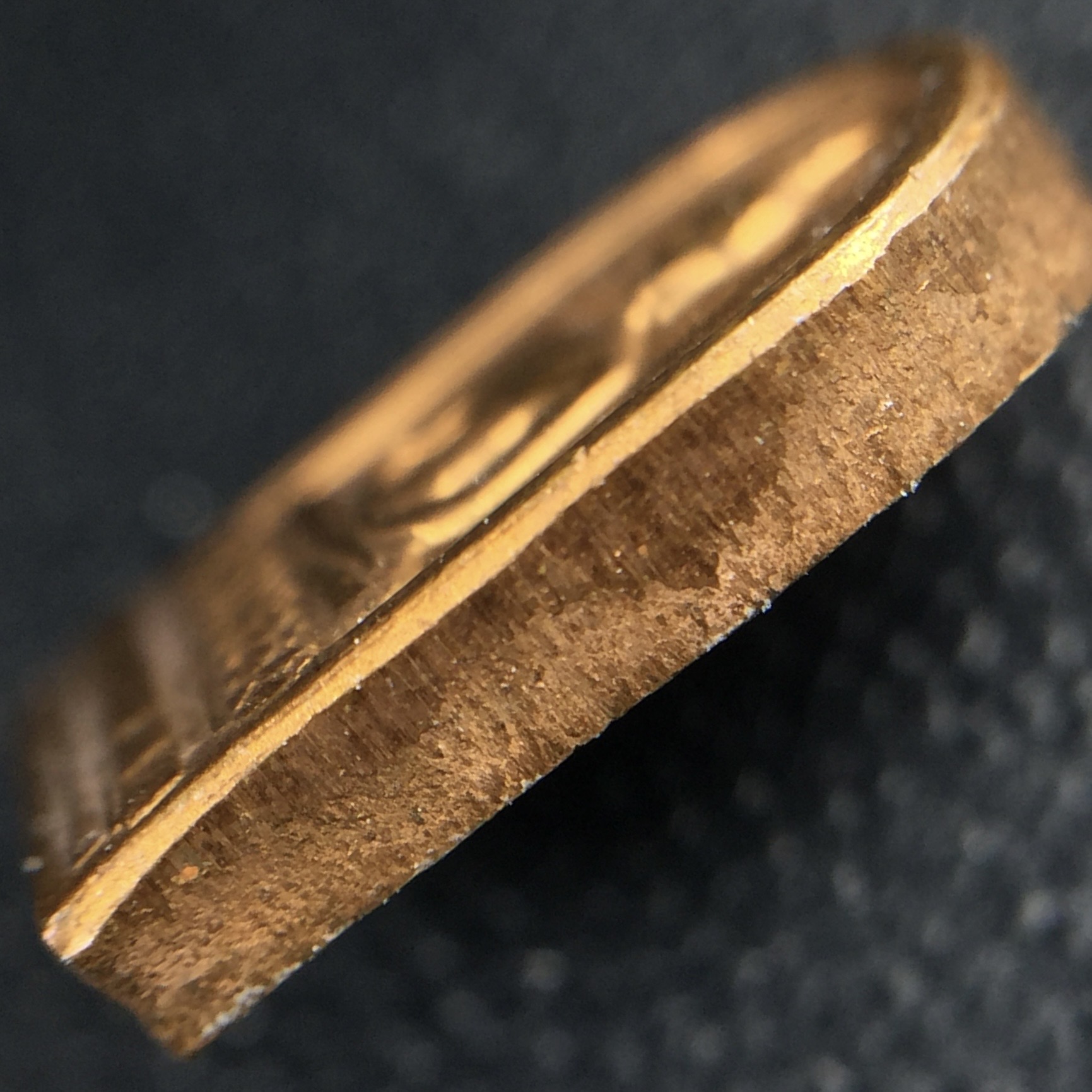 พระปรกใบมะขาม พระพุทธสิหิงค์ ภปร. ธรรมศาสตร์ 50ปี เนื้อทองแดง(คัดสภาพสวย)(ในหลวงรัชกาลที่9 เสด็จเททอง)(พระปรกใบมะขาม ภปร. รุ่นแรก) )(พิธีใหญ่ เกจิที่มีชื่อเสียงมาร่วมปลุกเสกจำนวนมาก ชนวนมาลสารเก่าเข้มขลัง )ของดีธรรมศาสตร์ที่ศิษย์เก่าไม่ควรพลาด