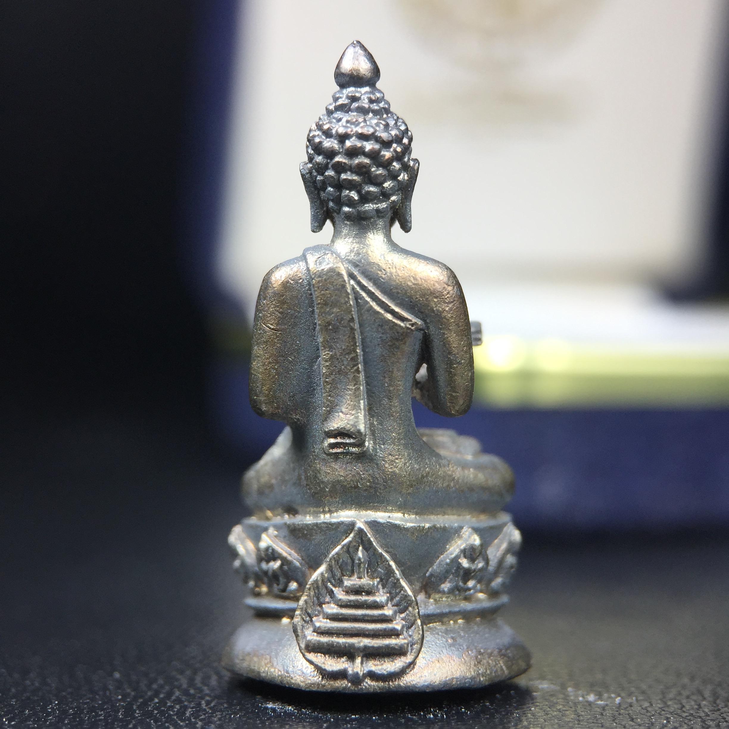 พระกริ่งปรมานุชิตชิโนรส วัดพระเชตุพนวิมลมังคลาราม(วัดโพธิ์) ปี2533 เนื้อเงิน ( ในหลวงรัชกาลที่9เสด็จเททอง)พิธีใหญ่ งดงามด้วยพุทธศิลป์เปี่ยมด้วยพุทธคุณ อีกหนึ่งรุ่นที่แนะนำสะสมบูชา