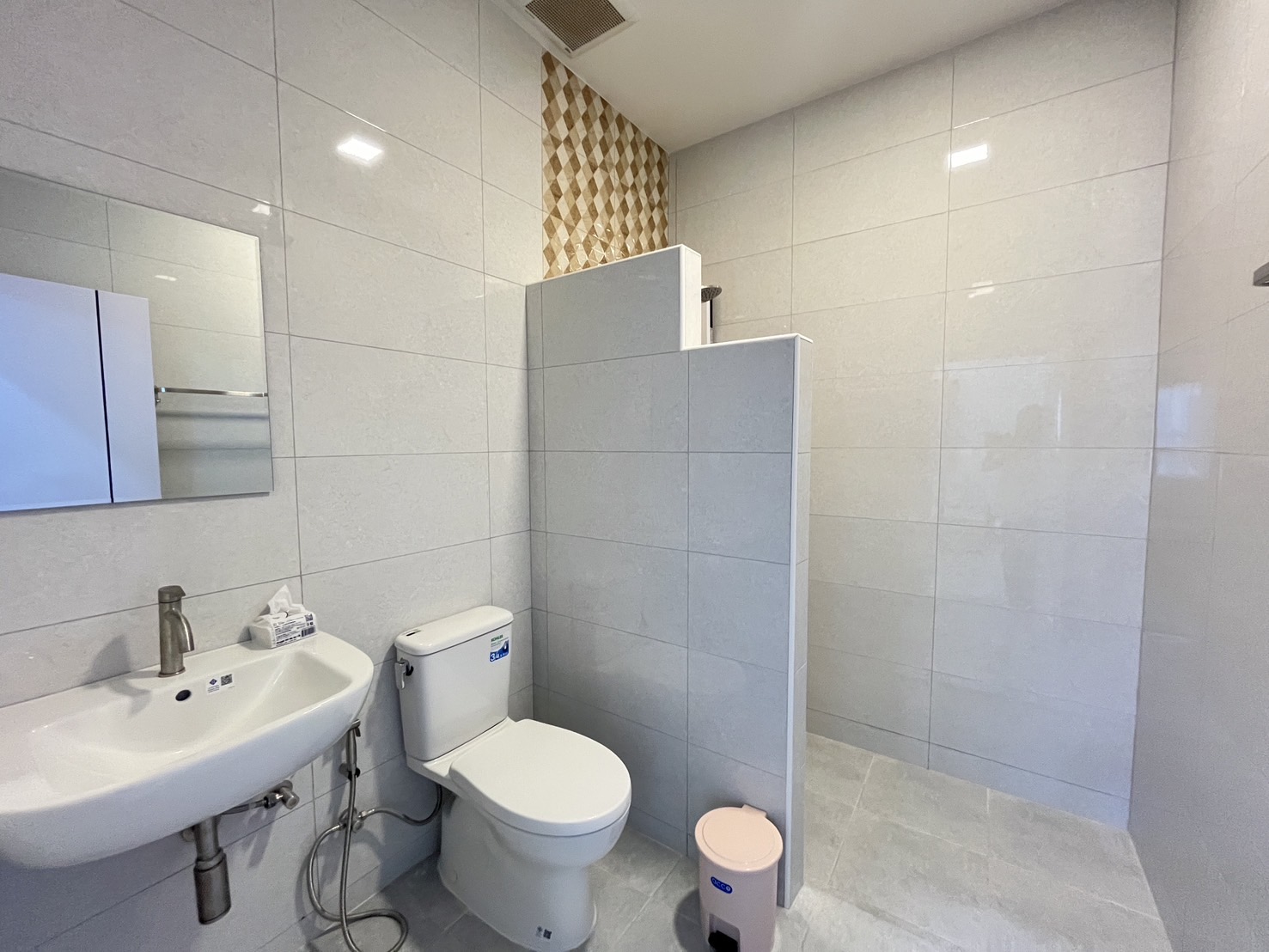 For Rent : Chalong, One-story townhome, 3 bedrooms 2 bathrooms