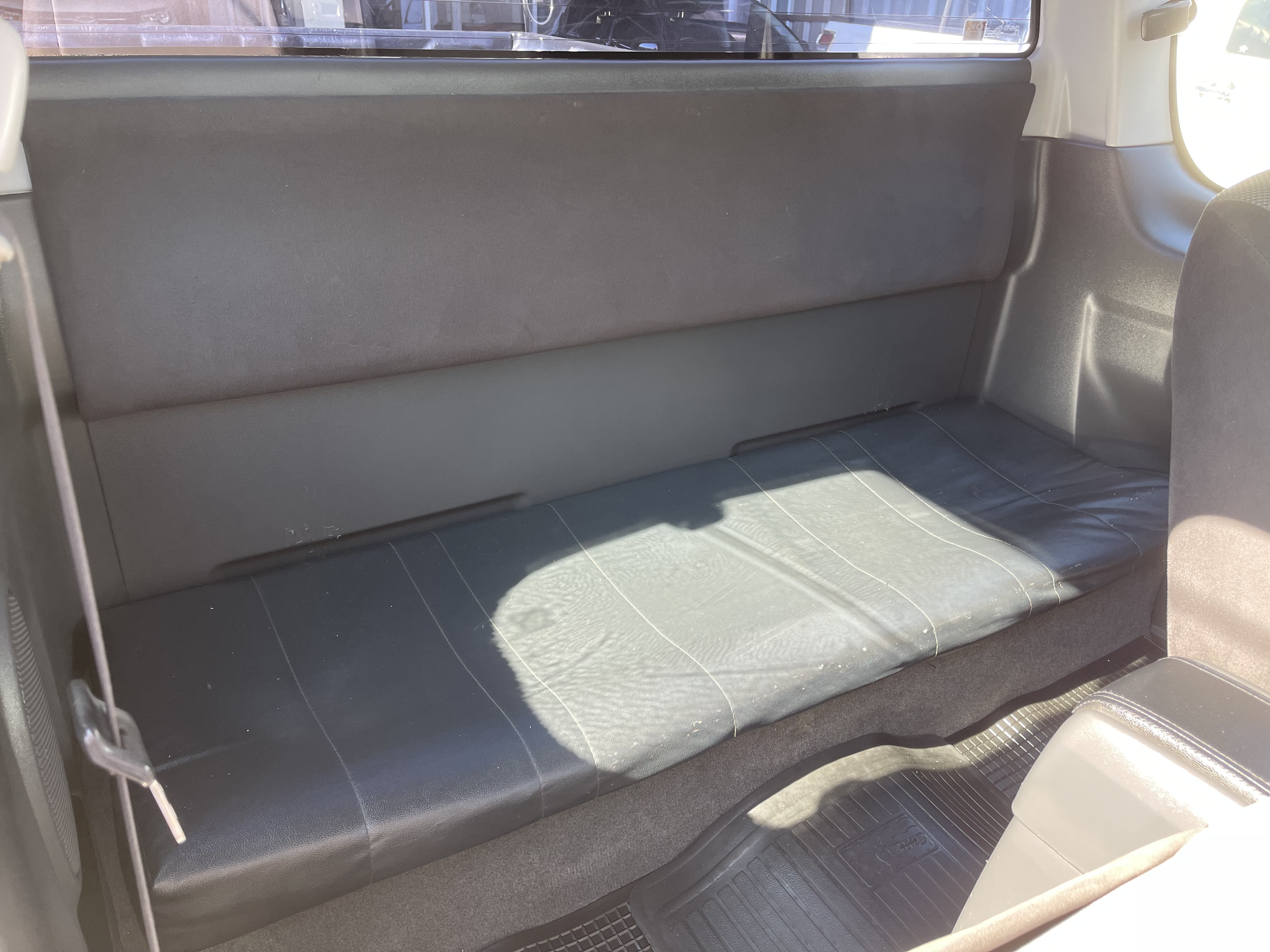 Isuzu Dmax Cab Hilander 2.5 Abs 2011 เงิน