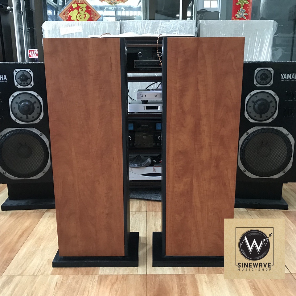 ลำโพง ยี่ห้อ B&W รุ่น 684 สีวอลนัท