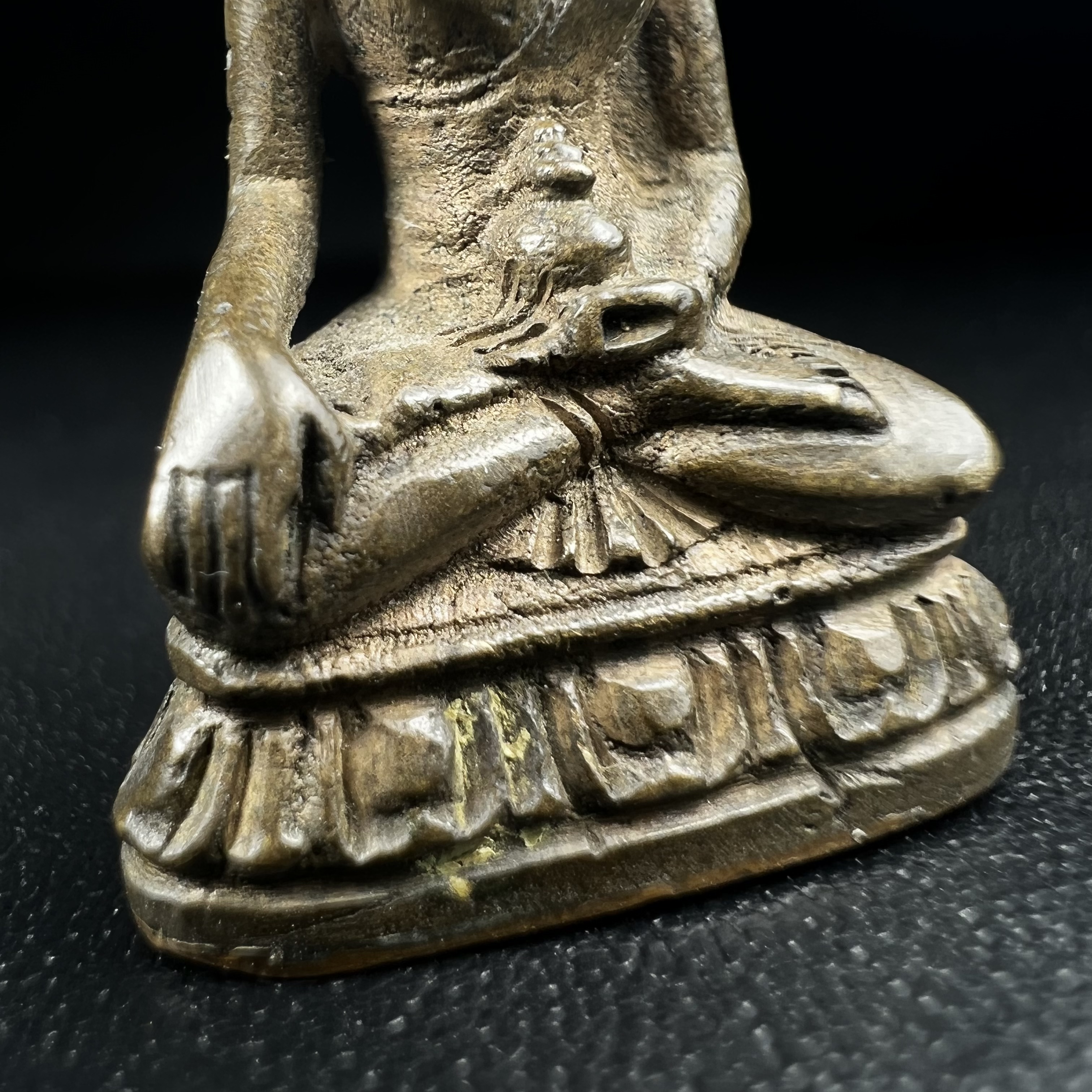 พระกริ่งวชิรมงกุฎ ฉลอง 100 ปี วัดมกุฎกษัติยาราม ปี 2511 "พิมพ์ใหญ่"(นิยมหายาก) เนื้อนวโลหะ(ในหลวง ร.9 เสด็จเททอง)(พิธีใหญ่ ปีลึก เกจิในยุคร่วมพิธี)