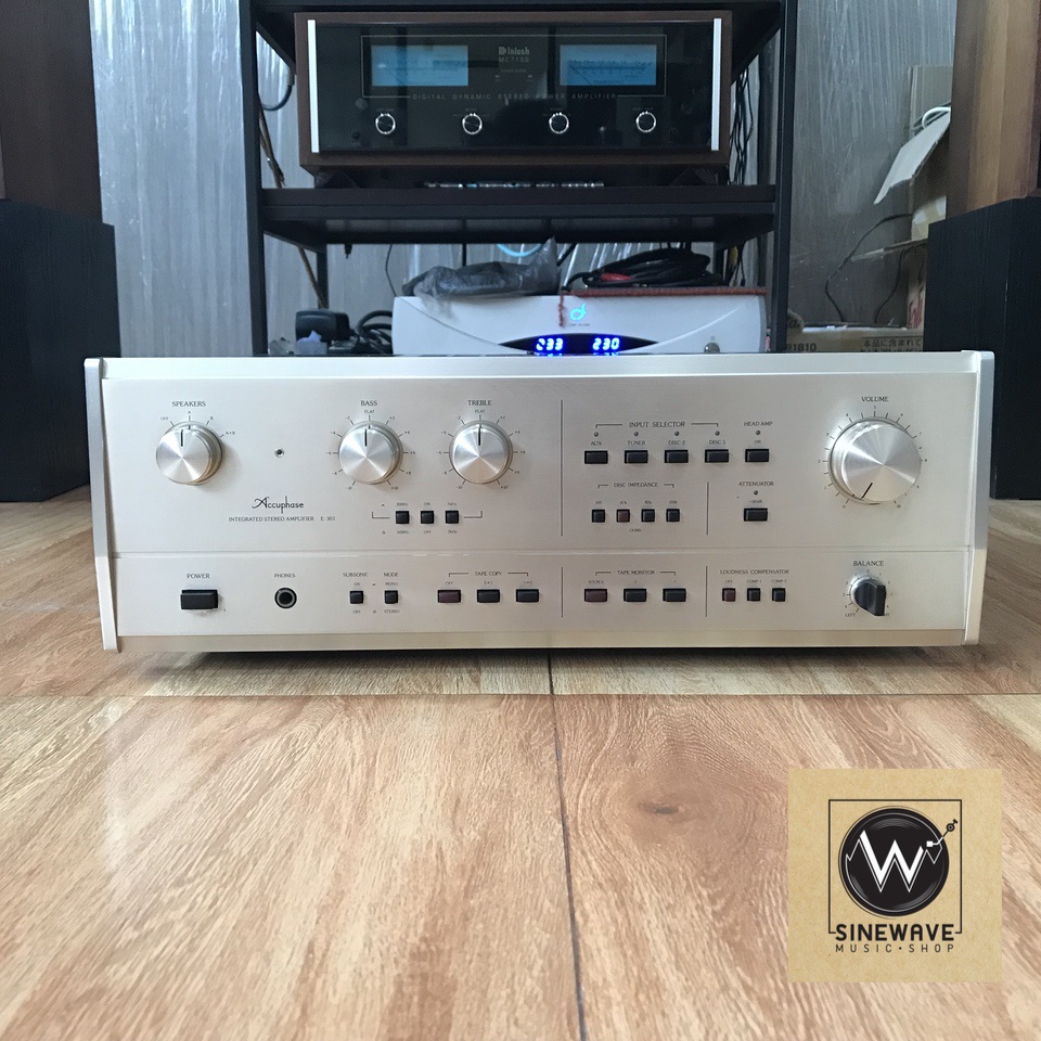 Integrated Amp ยี่ห้อ Accuphase รุ่น E-301 (Made in Japan) ไฟ 220Volts
