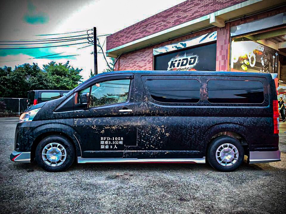 Toyota Hiace 2019 V.1 bodykits by Amoriz