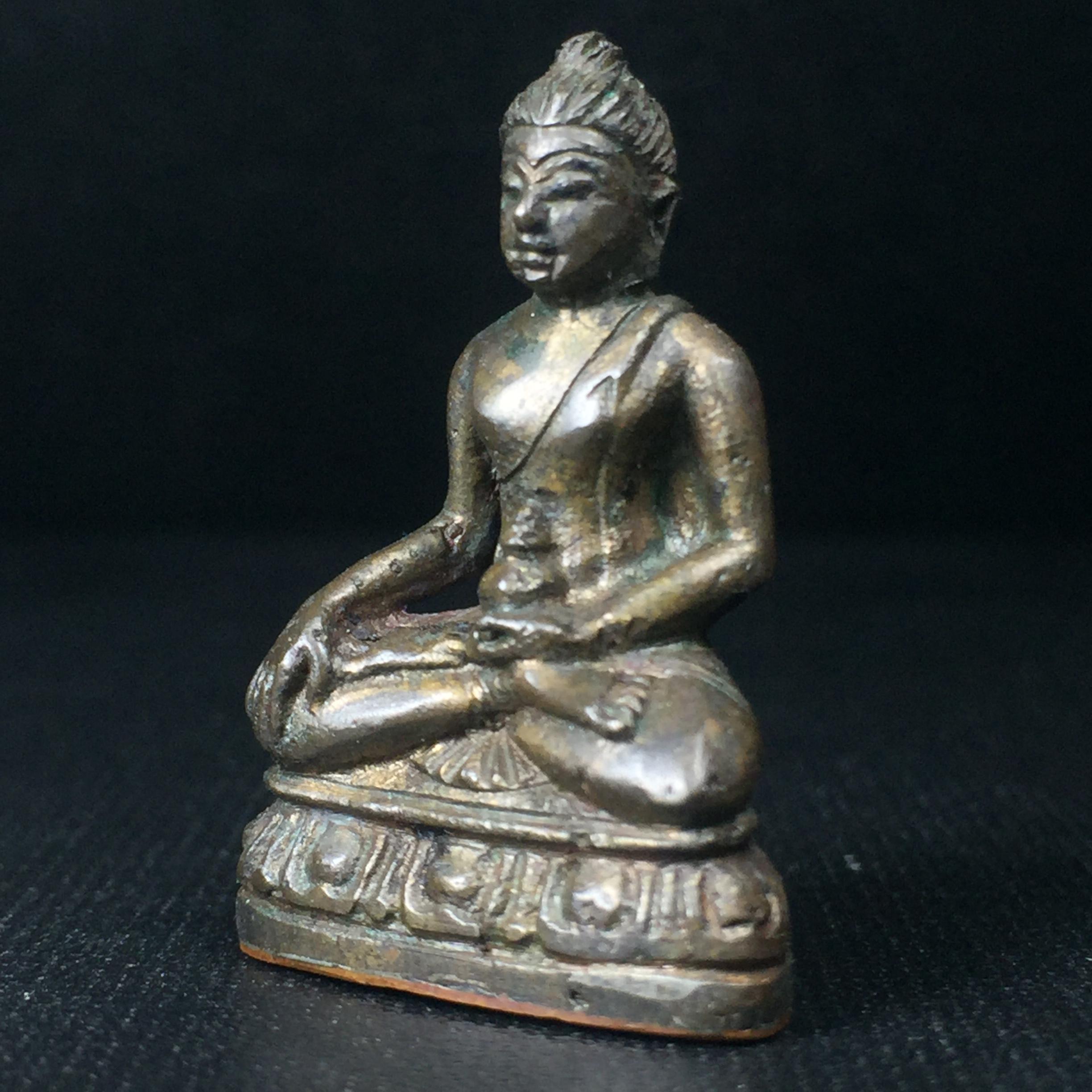 พระกริ่งวชิรมงกุฎ ฉลอง 100 ปี วัดมกุฎกษัติยาราม ปี 2511 "พิมพ์ใหญ่"(นิยมหายาก) เนื้อนวโลหะ(ในหลวง ร.9 เสด็จเททอง)(พิธีใหญ่ ปีลึก เกจิในยุคร่วมพิธี)