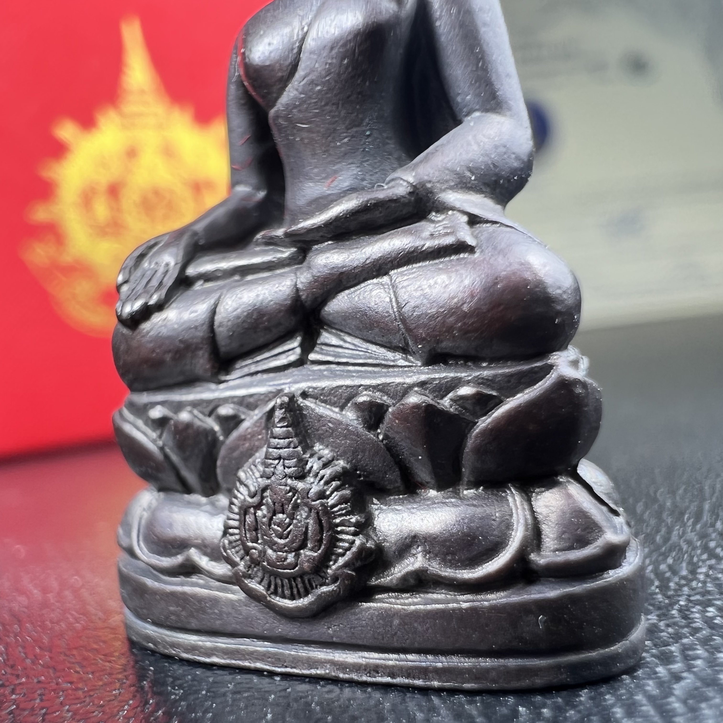 พระกริ่งไพรีพินาศ เฉลิมพระเกียรติ พระบาทสมเด็จพระเจ้าอยู่หัวรัชกาลที่9 พระชนมพรรษา 6 รอบ ปี2542 เนื้อนวโลหะผสมทองคำ(บรรจุเหล็กไหล)ดีนอก-ดีใน***องค์นี้สภาพสวยครบสมบูรณ์ มาพร้อมกล่องเดิมและใบรับรองจากผู้จัดสร้างแบบนี้หายากมาก***