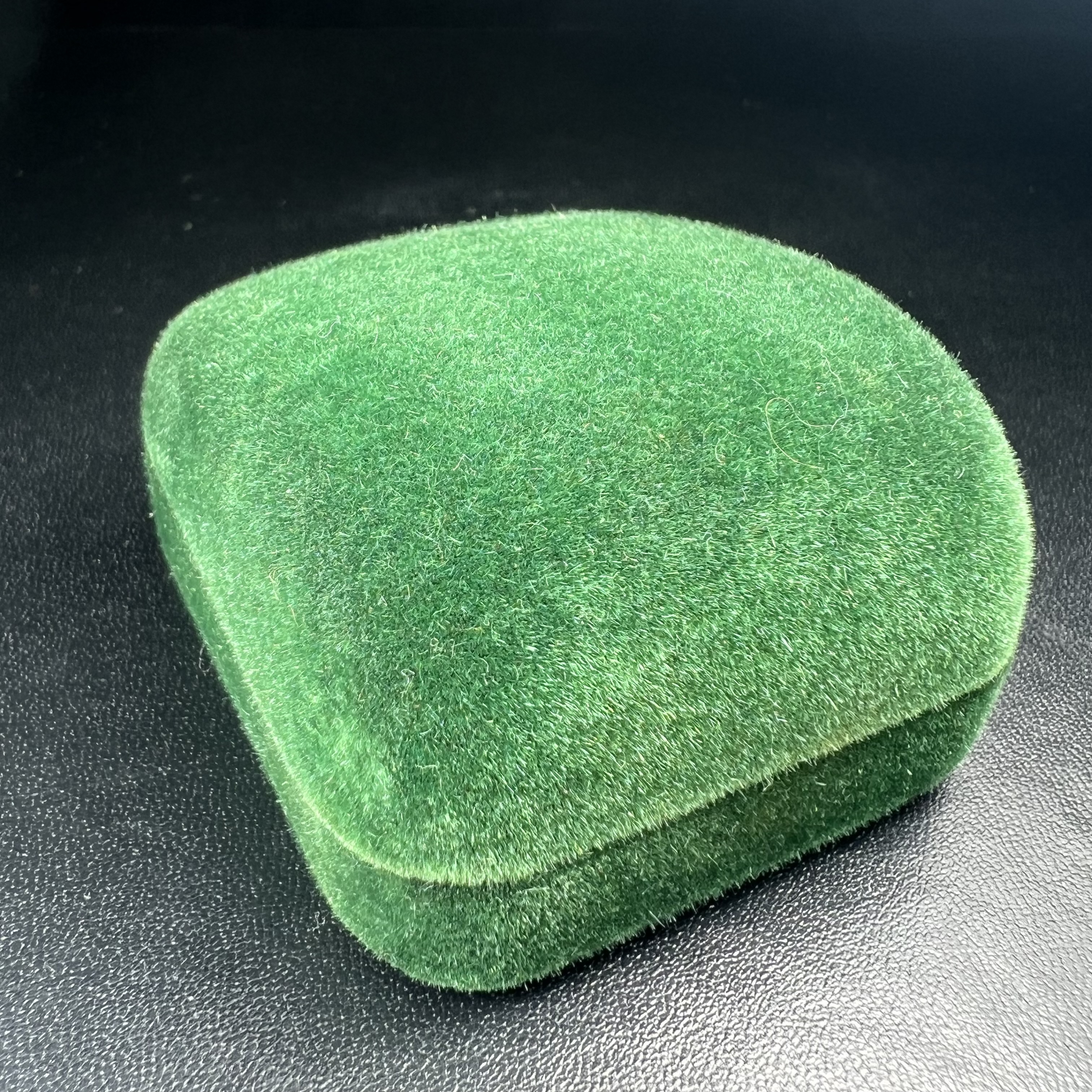 พระกริ่งวาสนา(รุ่นแรก) 80 พรรษา สมเด็จพระสังฆราช (วาสน์) วัดราชบพิธฯ ปี2521 เนื้อนวโลหะ(ตอกโค๊ตพระปิดตา) โดยมีหลวงปู่โต๊ะ วัดประดู่ฉิมพลีร่วมปลุกเสก พร้อมกล่องบรรจุเดิม(รุ่นแรก คอตั้งตรงได้สัดส่วน หายาก)