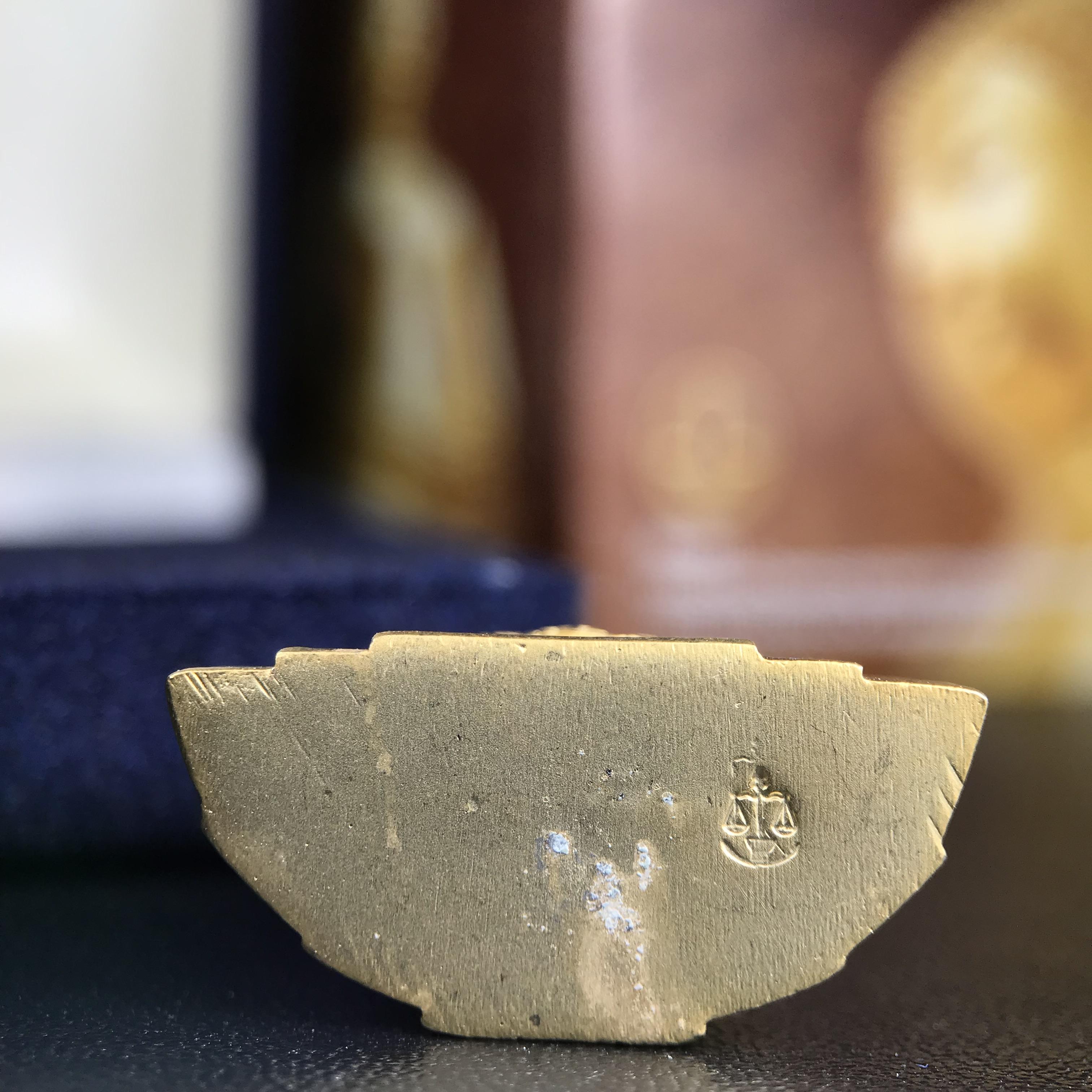 พระพุทธมหากรุณาประชานาถ ภปร. พระพุทธรูปประจำศาลปกครอง “รุ่นแรก” เนื้อโลหะผสมชุบทอง ตอกโค๊ต ศาลปกครอง ปี 2553 สุดยอดมหาพิธีพุทธาภิเษก ยิ่งใหญ่ นิมนต์พระอาจารย์สายกรรมฐานมาร่วมอธิฐานจิตมากมาย