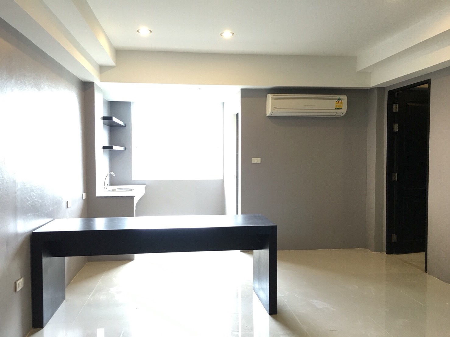 For Rent : Patong Condotel 1 bed room 4floor. Patong View size 56 SQM.
