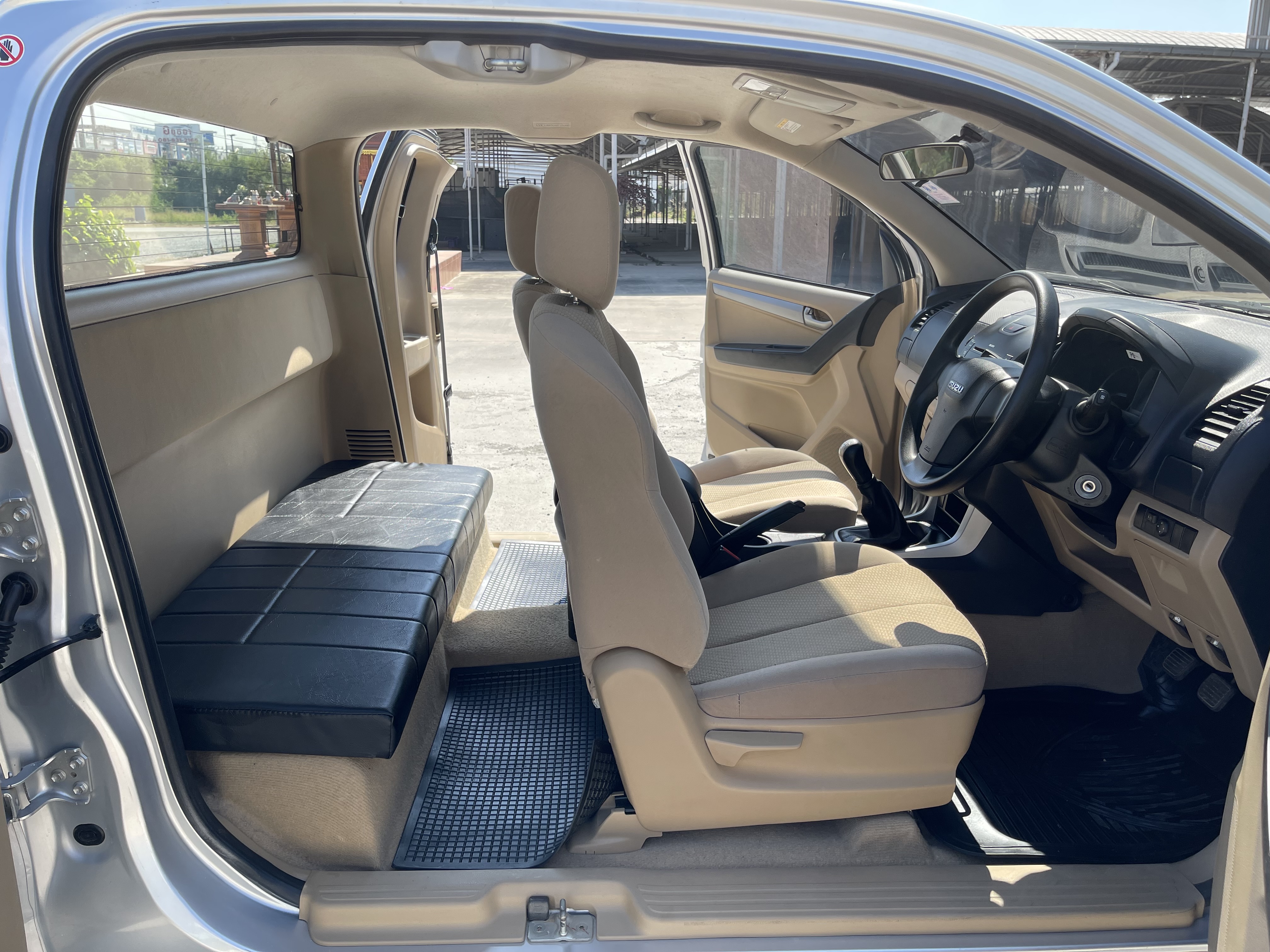 Isuzu Dmax All New Cab 2.5 L 2015 เงิน