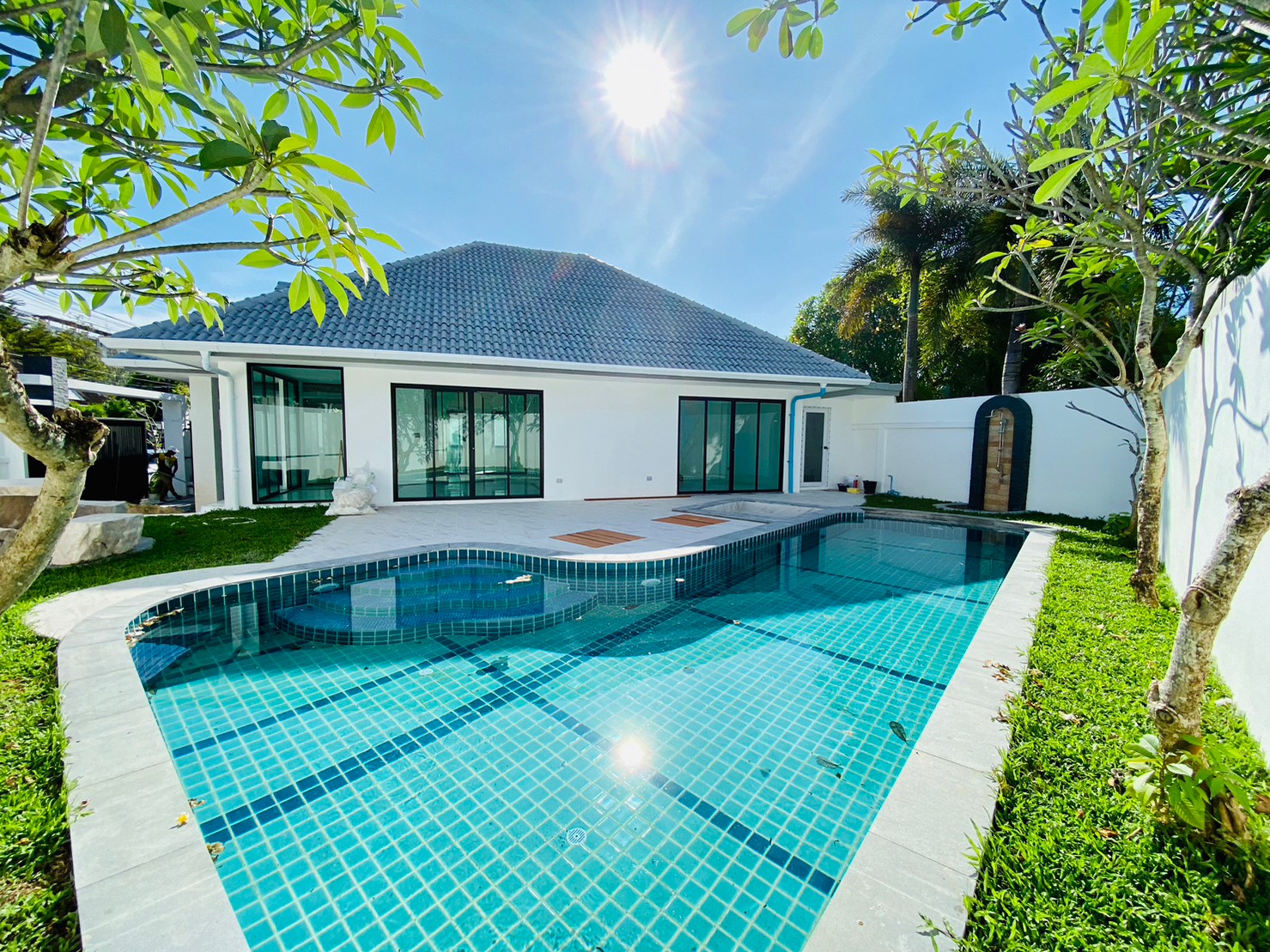 For Sale : Kathu, Private Luxury House With Pool, 3 bedrooms 2 bathrooms