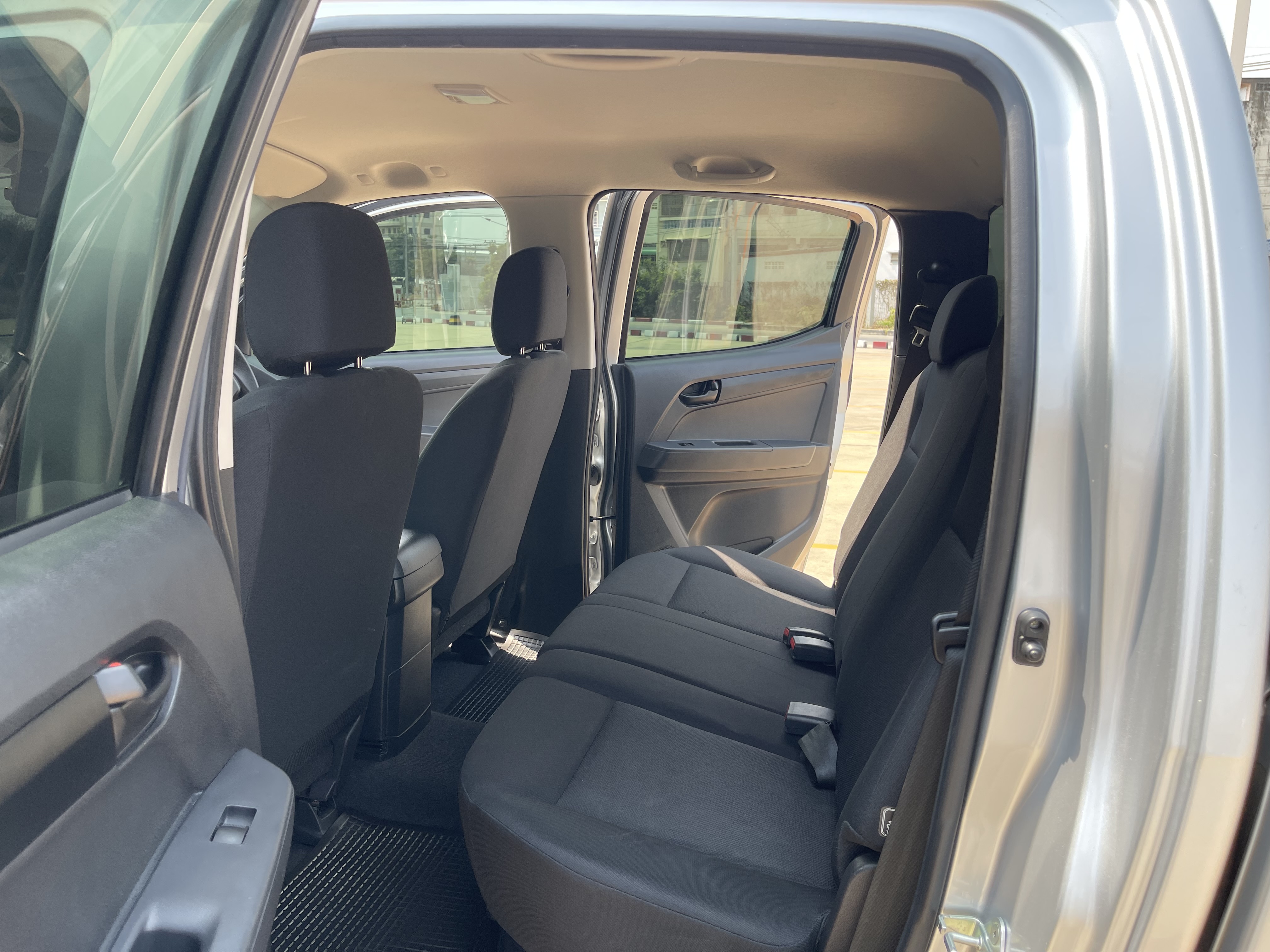 Isuzu Dmax All New 4ประตู 1.9 S Abs 2018 เงิน