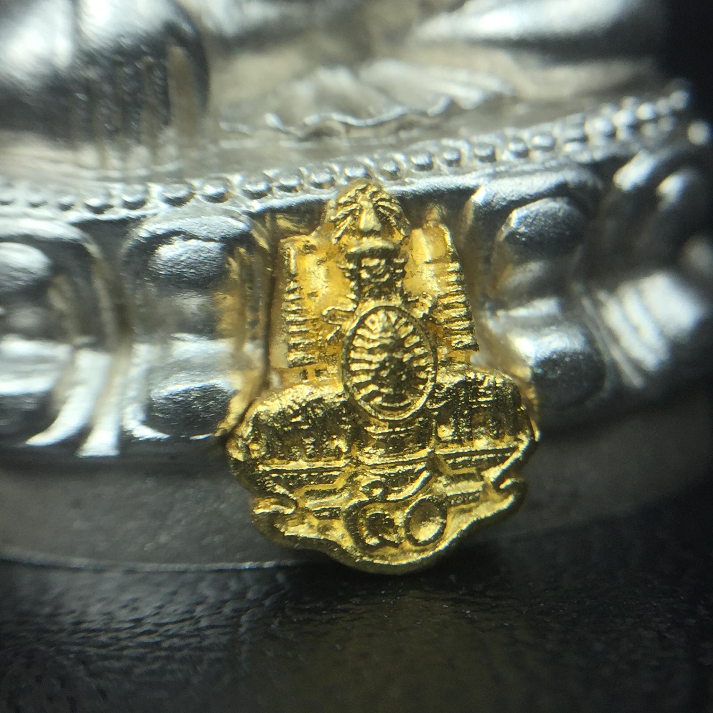 พระกริ่งสมเด็จญาณ วัดบวรนิเวศวิหาร เนื้อเงินบริสุทธิ์ 92.5% ตรากาญจนาภิเษกทองคำ(เนื้อทองคำแท้) พระราชทานแจกเมื่อ 3 ตุลาคม 2538 จัดสร้างในวโรกาส สมเด็จพระญาณสังวร สมเด็จพระสังฆราช ฉลองพระชนมายุครบ 82 พรรษา และฉลองครองราชสมบัติครบ 50 ปี รัชกาลที่ 9(หายาก)