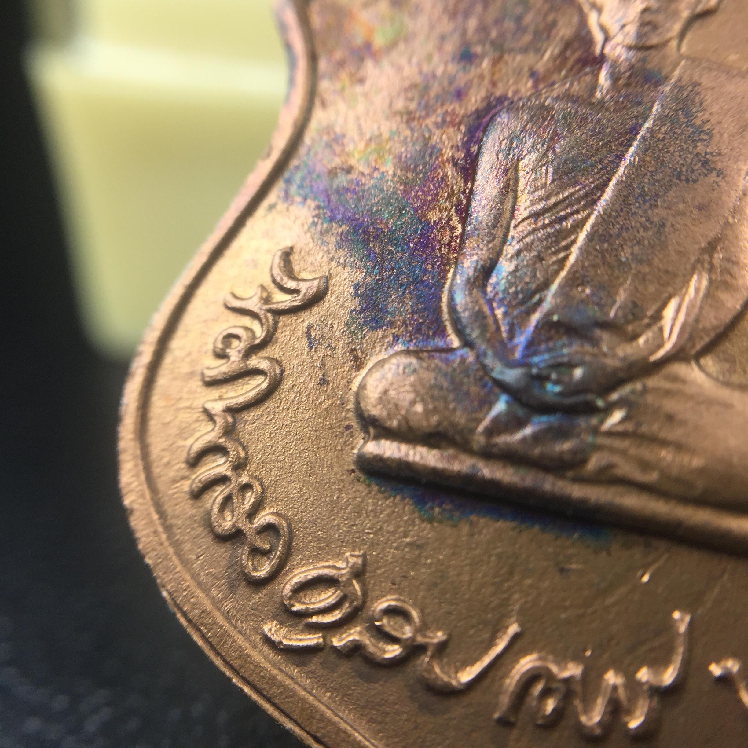 เหรียญในหลวงทรงผนวช-พระพุทธชินราช กองทัพภาคที่3จัดสร้าง ปี2517 เนื้อนวโลหะกล่องเดิม(สภาพคัดสวย)(หายาก)(ในหลวง ร.9 เสด็จในพิธี)(1ใน5000เหรียญ))