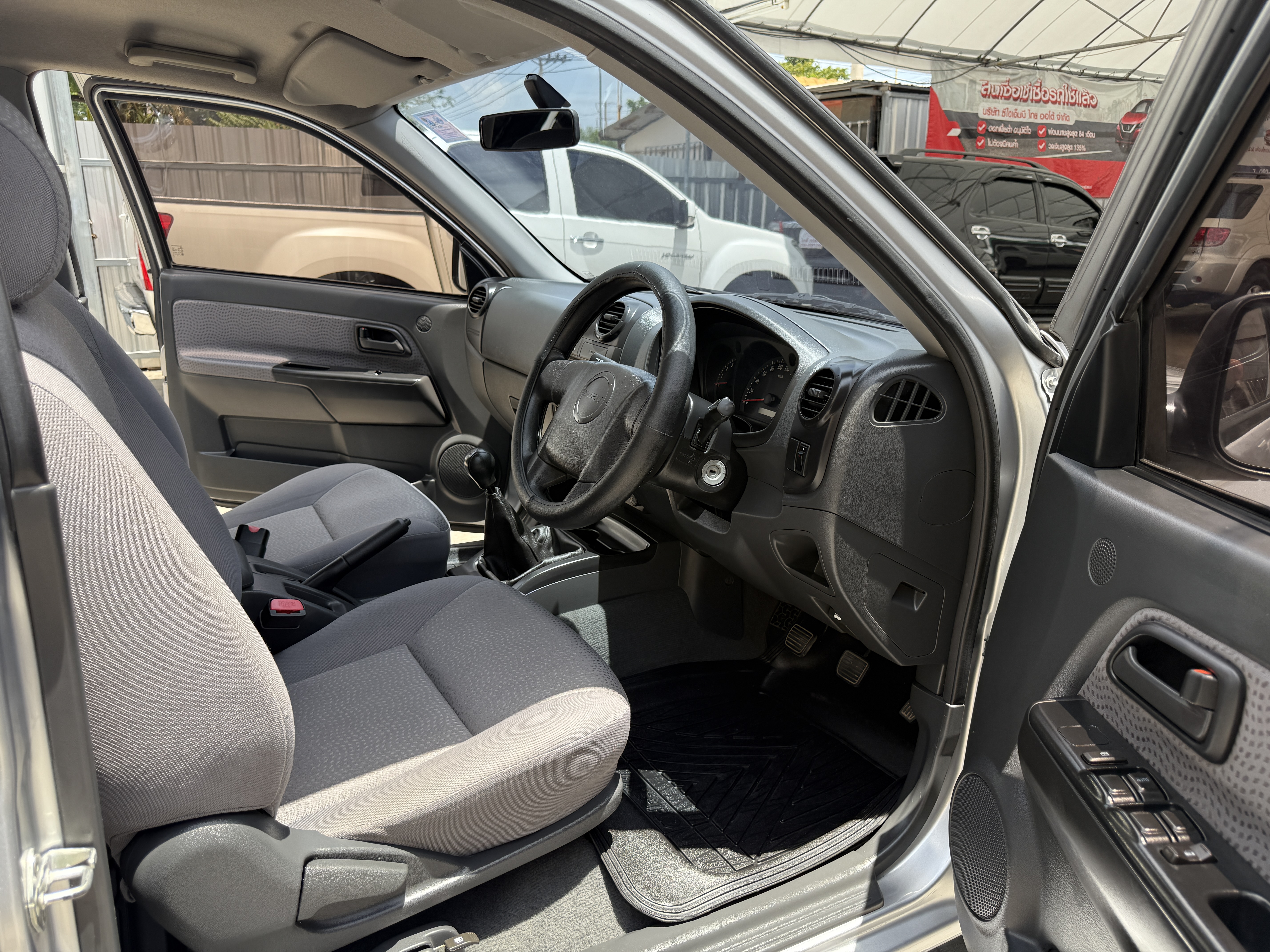 Isuzu Dmax 4ประตู SX 2.5 2010 เงิน