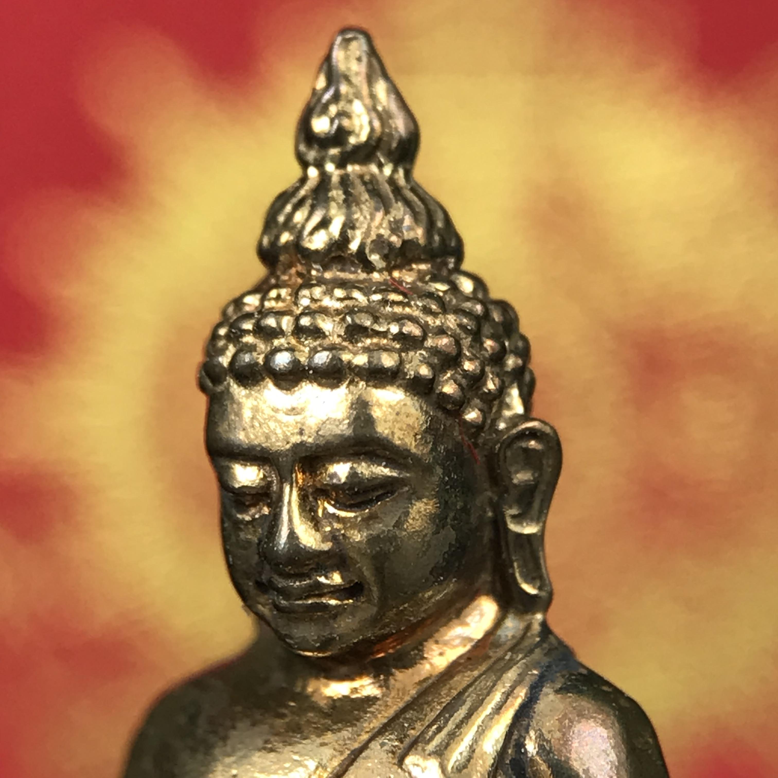 พระกริ่งไพรีพินาศ บรรจุเหล็กไหล ครั้งแรกและครั้งเดียวในประวัติศาสตร์ เฉลิมพระเกียรติ พระบาทสมเด็จพระเจ้าอยู่หัวรัชกาลที่9 พระชนมพรรษา 6 รอบ ปี2542 เนื้อสัมฤทธิ์(บรรจุเหล็กไหล)ดีนอก-ดีใน พิธีใหญ่ มวลสารเด่น(พิเศษกรรมการ ตอก 2 โค๊ต หมายเลข ๑๘๕๘)หายาก