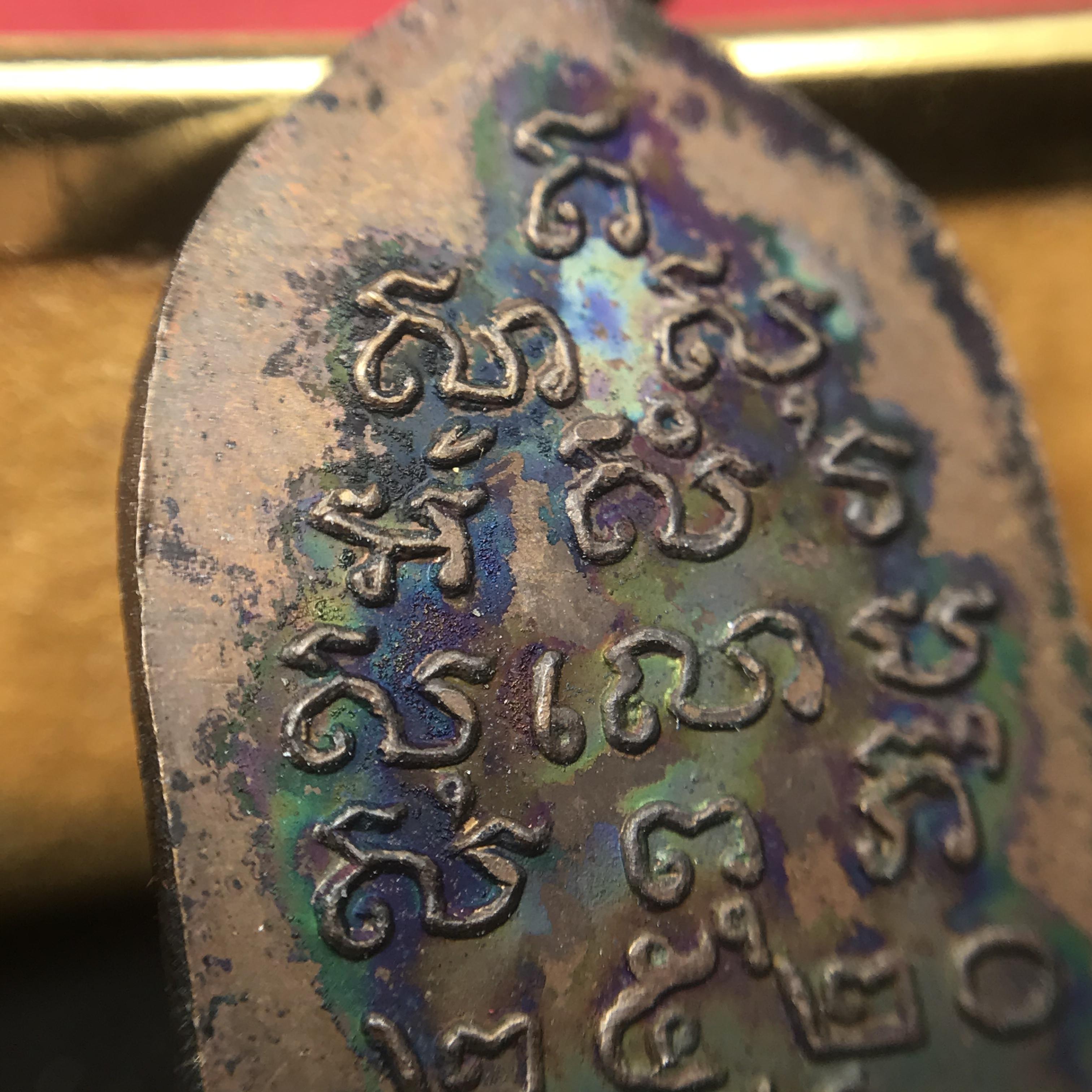 ชุดพระกริ่งไพรีพินาศ(รุ่นแรก สมเด็จพระญาณสังวร) เนื่องในพระบรมราชวโรกาสพระบาทสมเด็จพระเจ้าอยู่หัวรัชกาลที่9 เสด็จพระราชดำเนิน ในงานตัดลูกนิมิตสีมาอุโบสถ วัดเพชรวราราม จ.เพชรบูรณ์ ปี ๒๕๒๐ รุ่นเขาค้อ (ชุดกรรมการ ได้รับพระราชทาน พบเจอและหายากมากในปัจจุบัน)