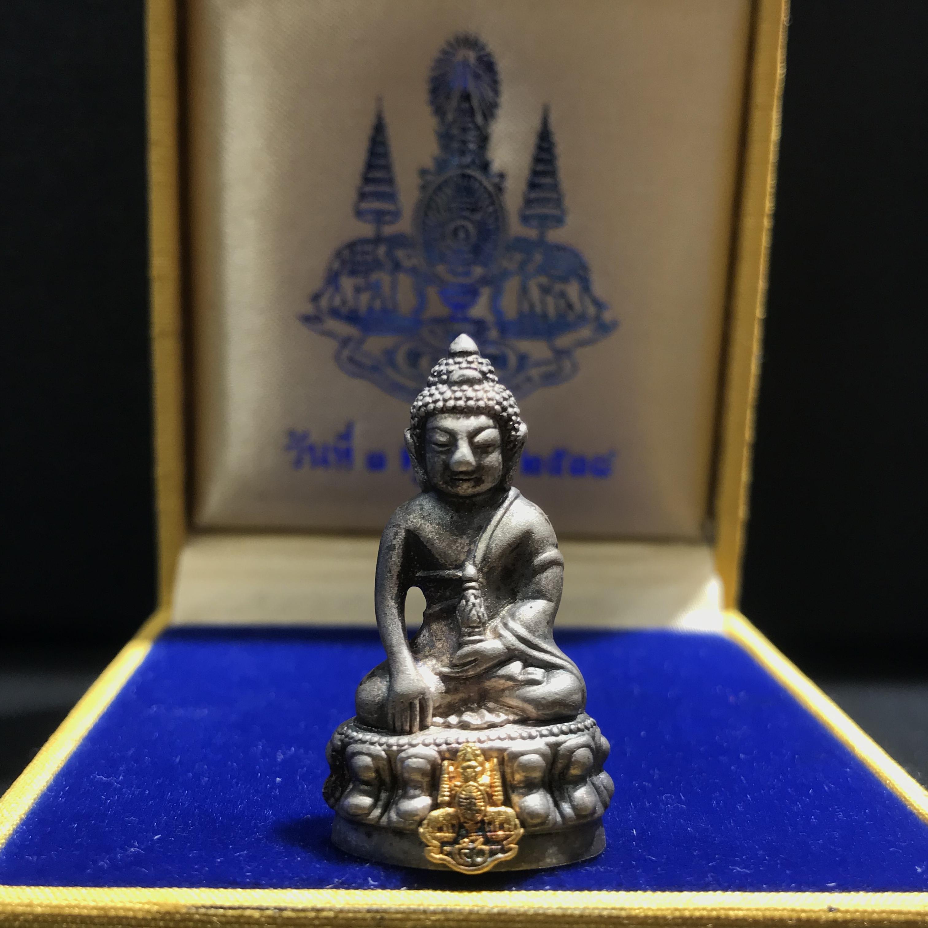 พระกริ่งสมเด็จญาณ โค๊ตช้าง เนื้อเงินบริสุทธิ์ 92.5% ตรากาญจนาภิเษกทองคำแท้ แจกวันเกิด 3 ตุลาคม 2538(หายาก)