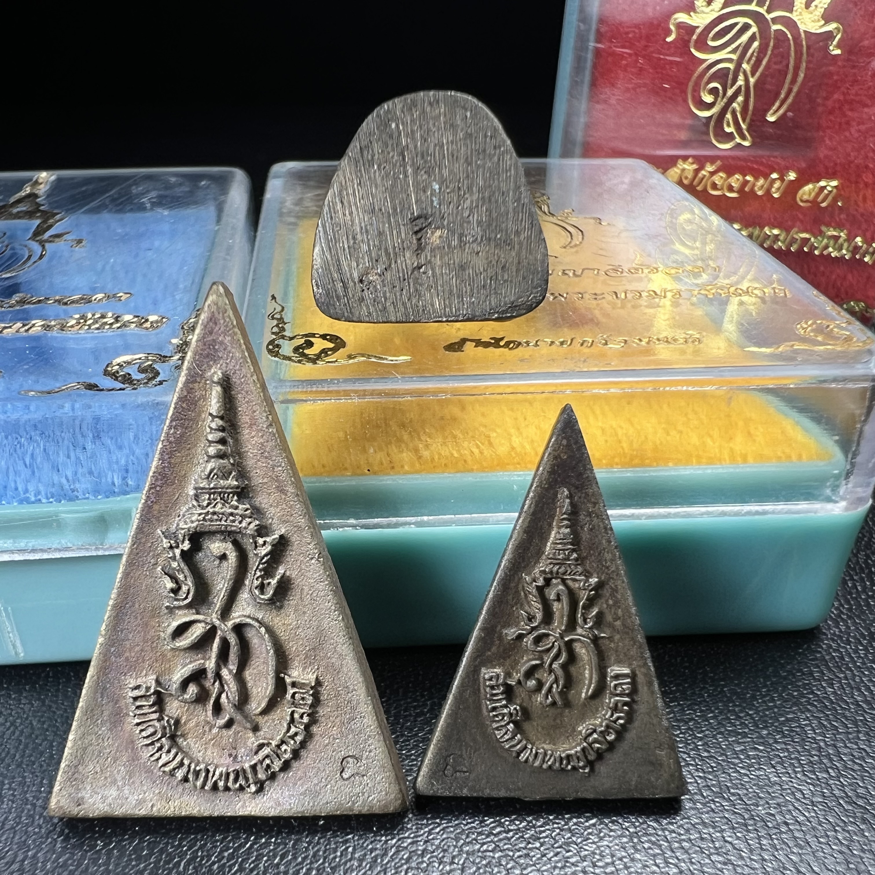 สมเด็จนางพญาจิตรลดา สก. พิมพ์ใหญ่และพิมพ์เล็ก + สมเด็จพระสังกัจจายน์ สก. ครบชุดเนื้อนวโลหะ(รวม 3 องค์) เฉลิมพระชนมพรรษา 5 รอบ สมเด็จพระบรมราชินีนาถ ปี 2535 จัดสร้างโดย สำนักนายกรัฐมนตรี (พิธีปลุกเสกใหญ่ 3 วาระ)(ในหลวง ร.๙ และพระราชินี เสด็จในพิธี)