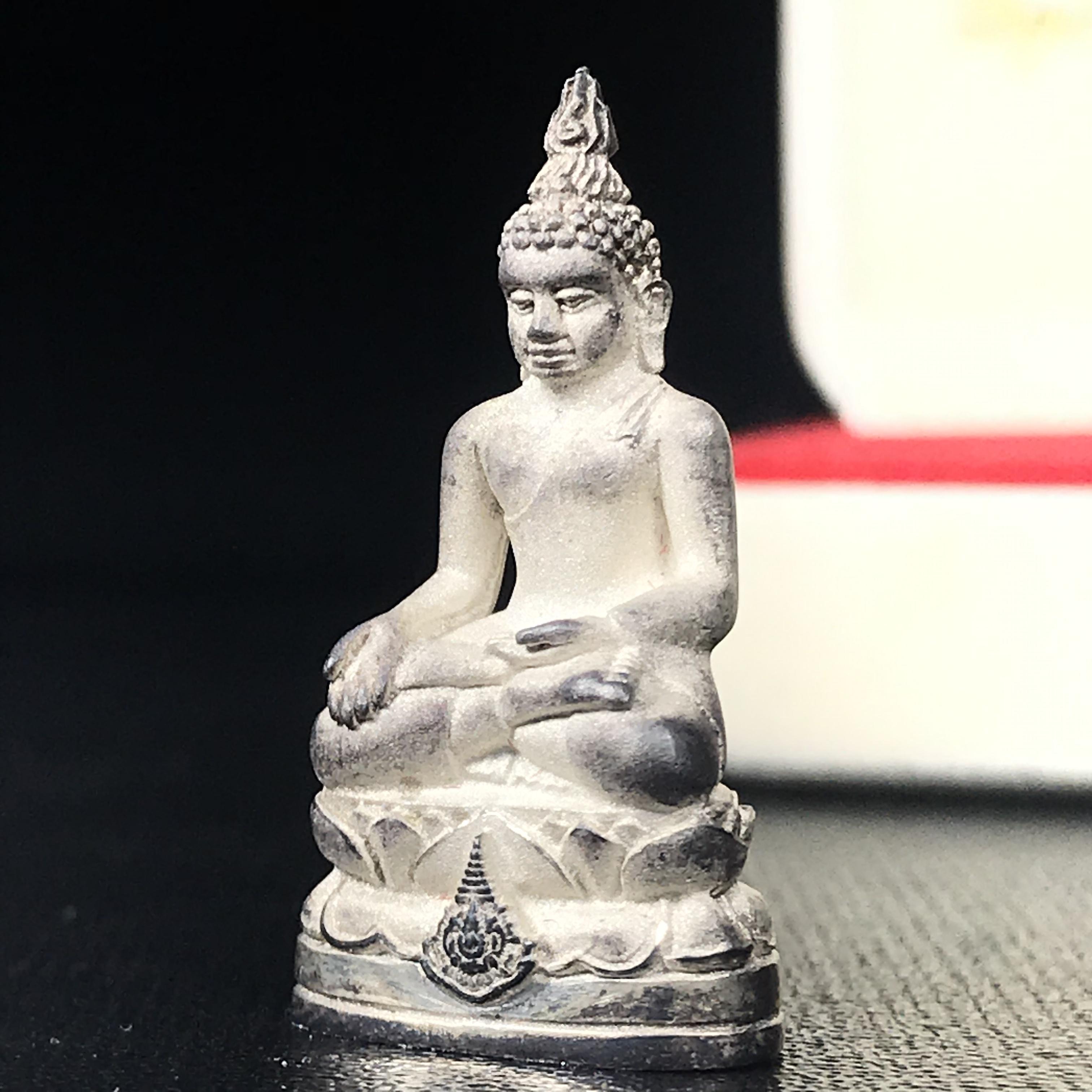 พระไพรีพินาศ รุ่นมหามงคล 72 พรรษา (6 รอบ) ในหลวงรัชกาลที่9 ปี2542 พิมพ์ใหญ่ เนื้อเงินบริสุทธิ์ 99.9% แบบพ่นทรายขัดเงาบางส่วน(สวยครบสมบูรณ์)1 ใน 2000 องค์